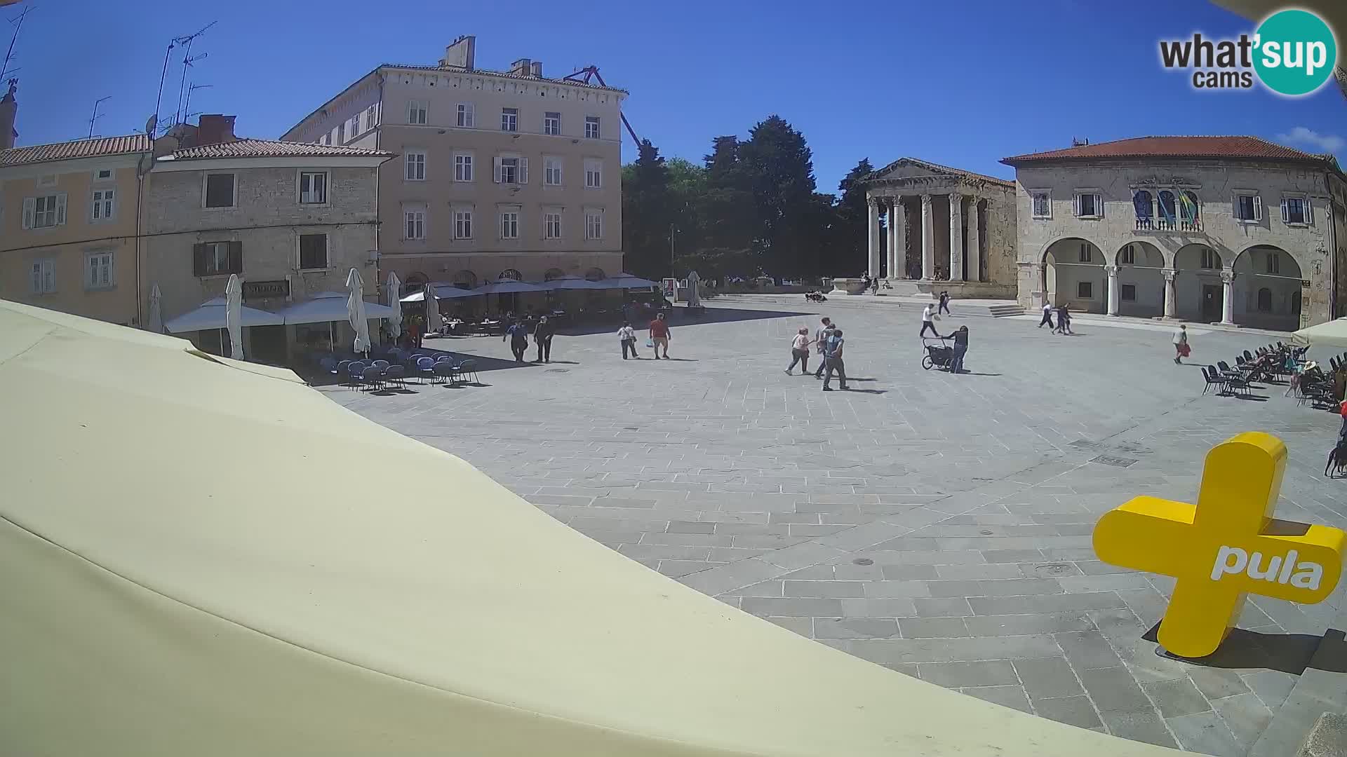Pula – Live view of the Forum and the Tample of Augustus