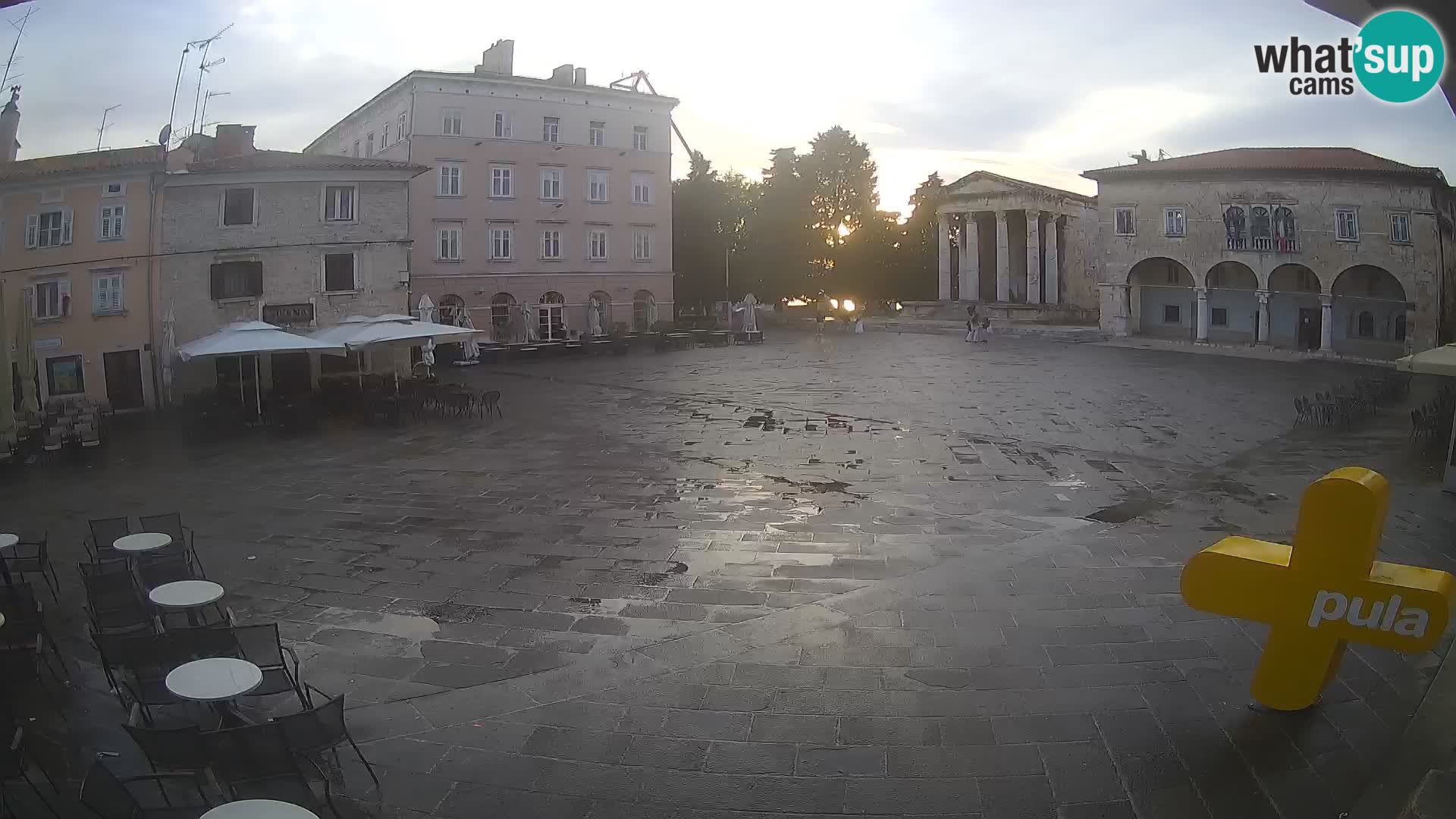 Pula – Live view of the Forum and the Tample of Augustus
