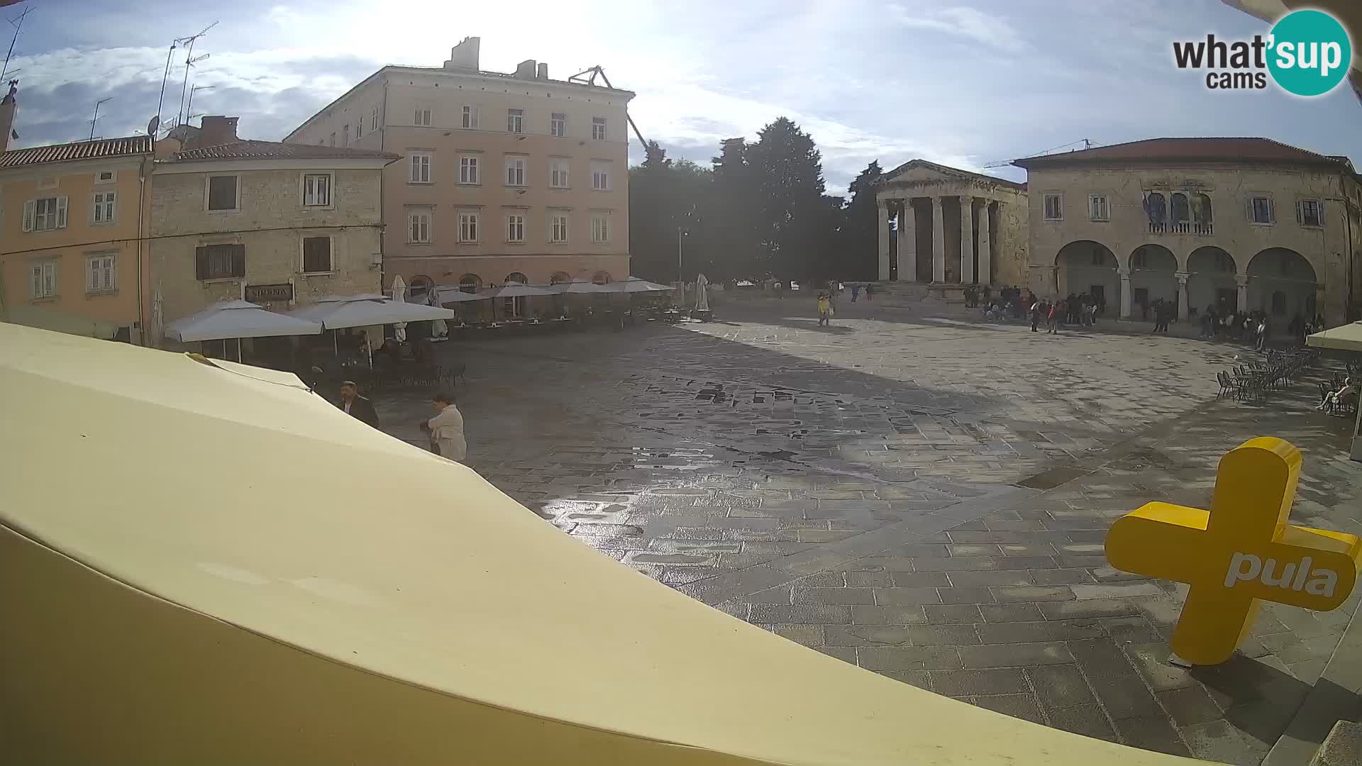 Pula – Live view of the Forum and the Tample of Augustus