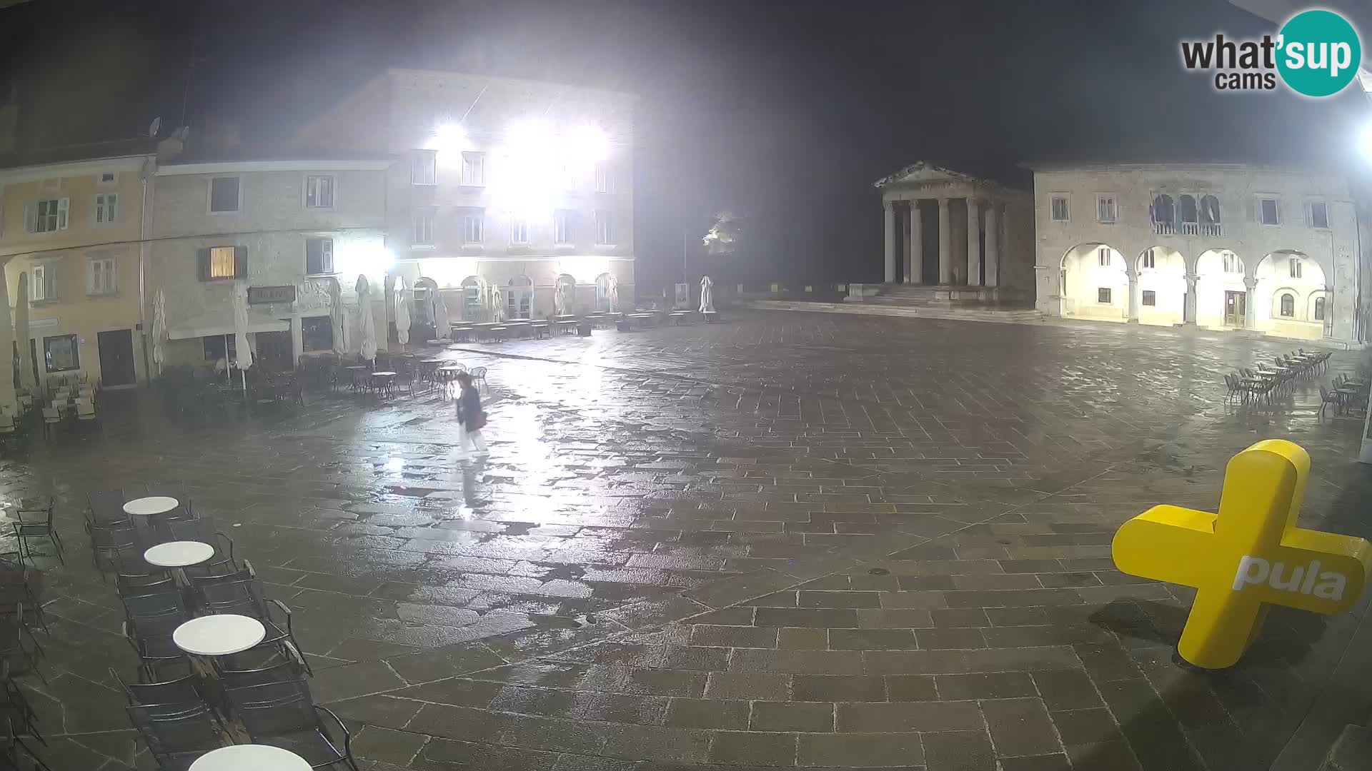 Pula – Live view of the Forum and the Tample of Augustus