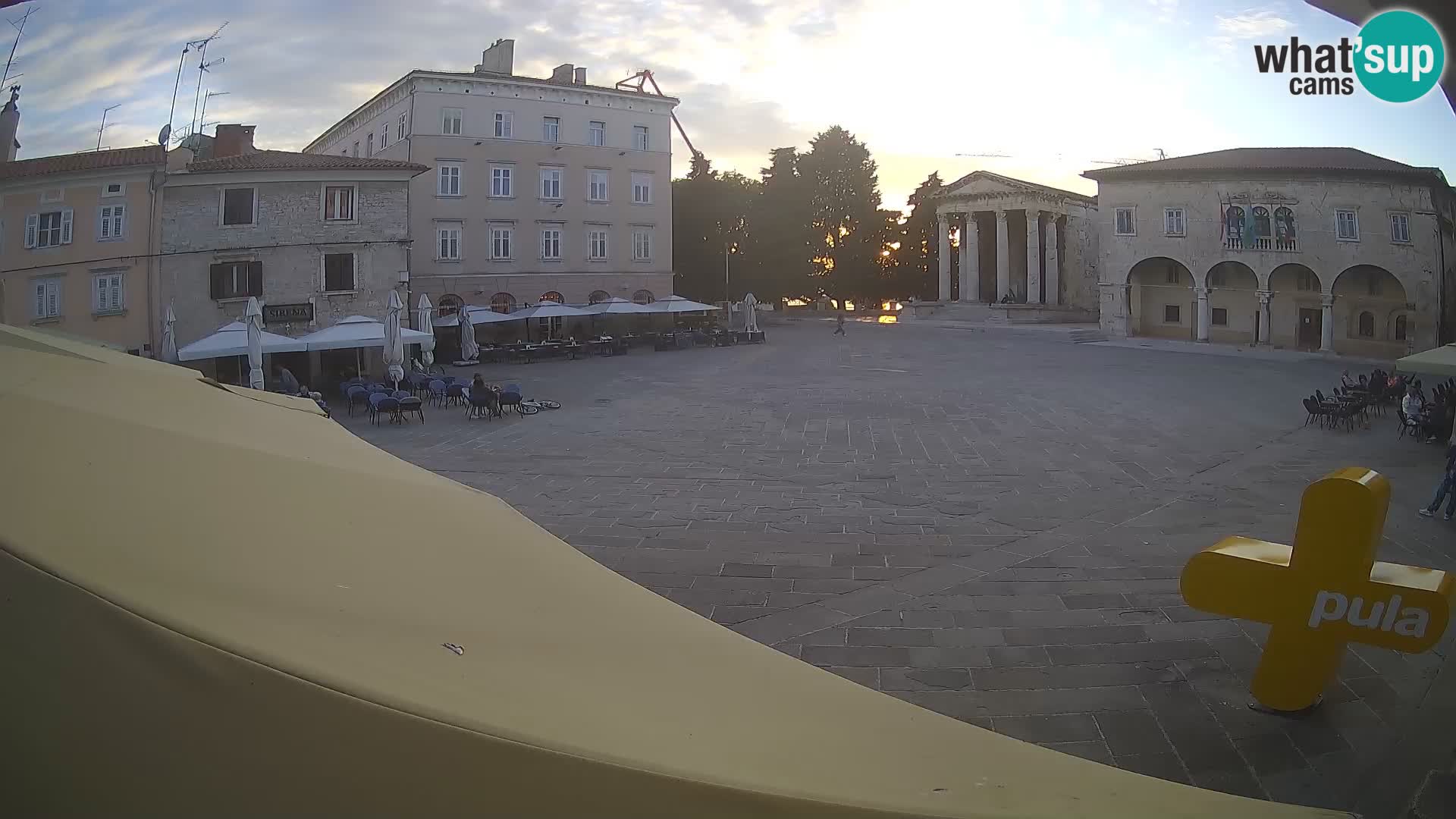 Pula – Live view of the Forum and the Tample of Augustus
