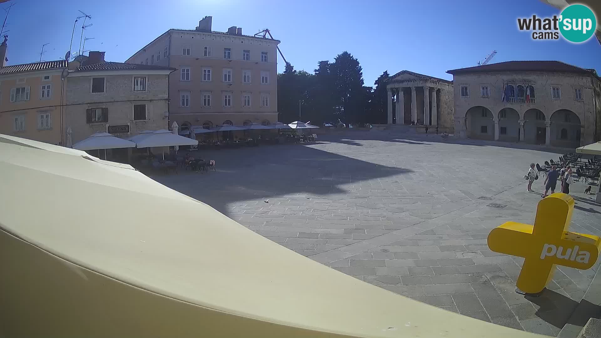 Pula – Live view of the Forum and the Tample of Augustus