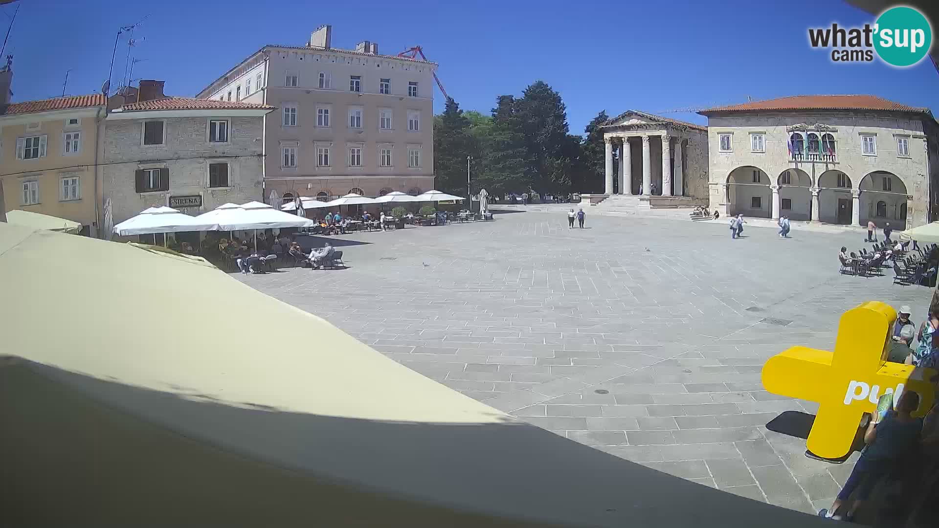 Pula – Live view of the Forum and the Tample of Augustus