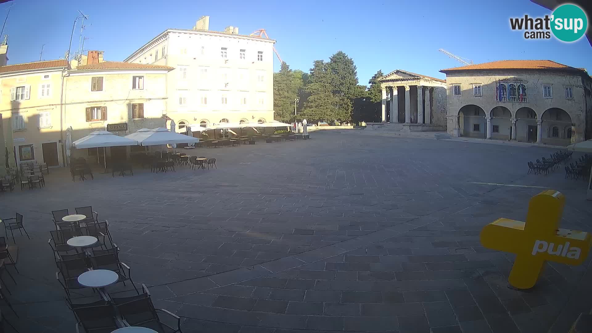 Pula – Live view of the Forum and the Tample of Augustus