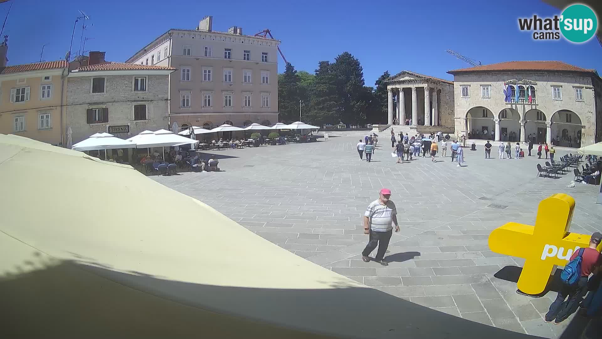 Pula – Live view of the Forum and the Tample of Augustus