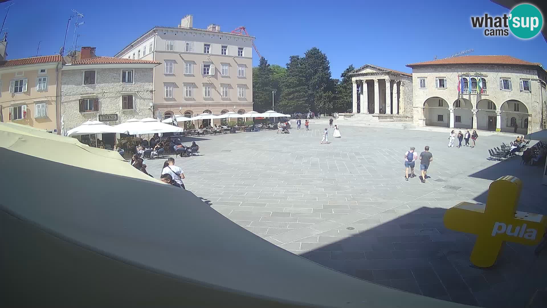 Pula – Live view of the Forum and the Tample of Augustus