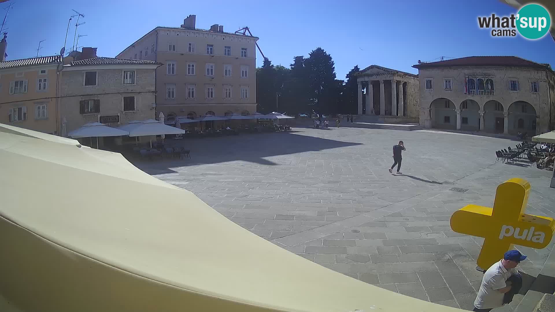 Pula – Live view of the Forum and the Tample of Augustus