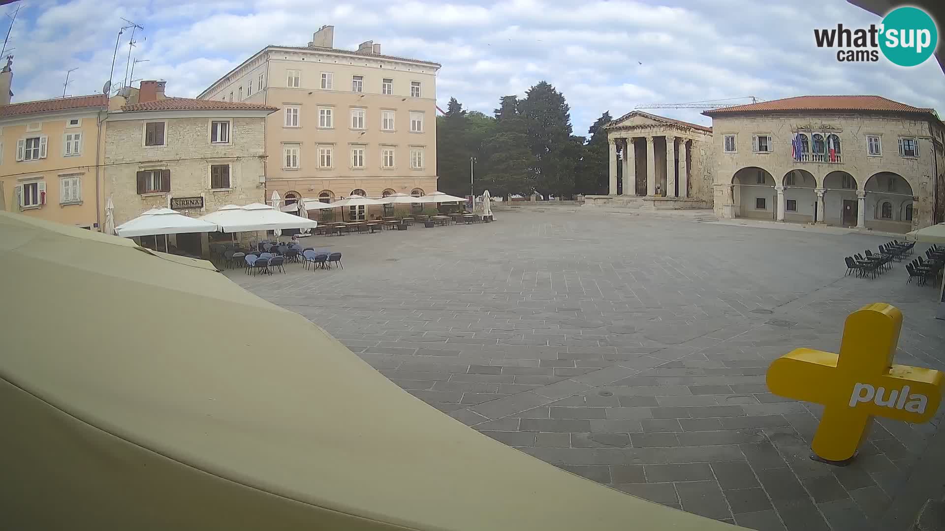 Pula – Live view of the Forum and the Tample of Augustus