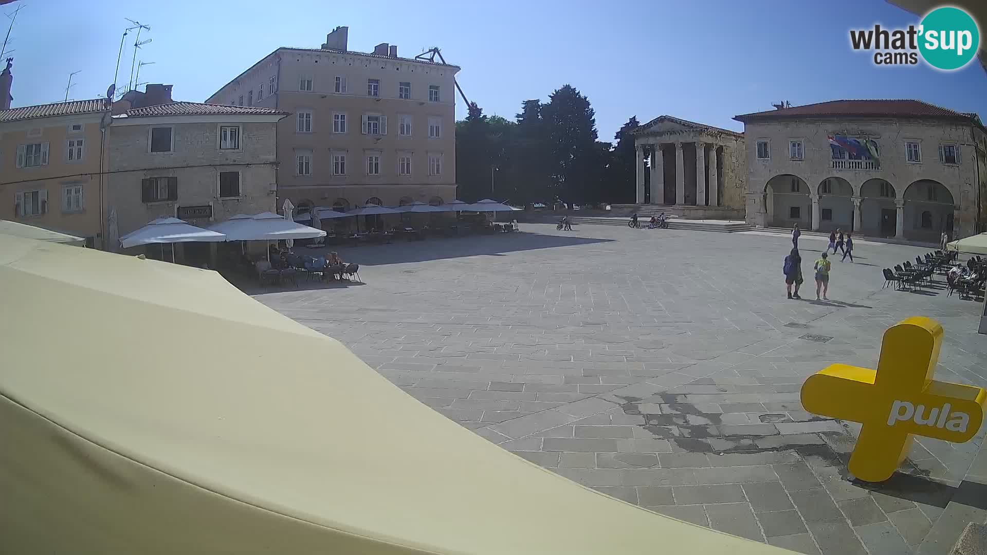 Pula – Live view of the Forum and the Tample of Augustus