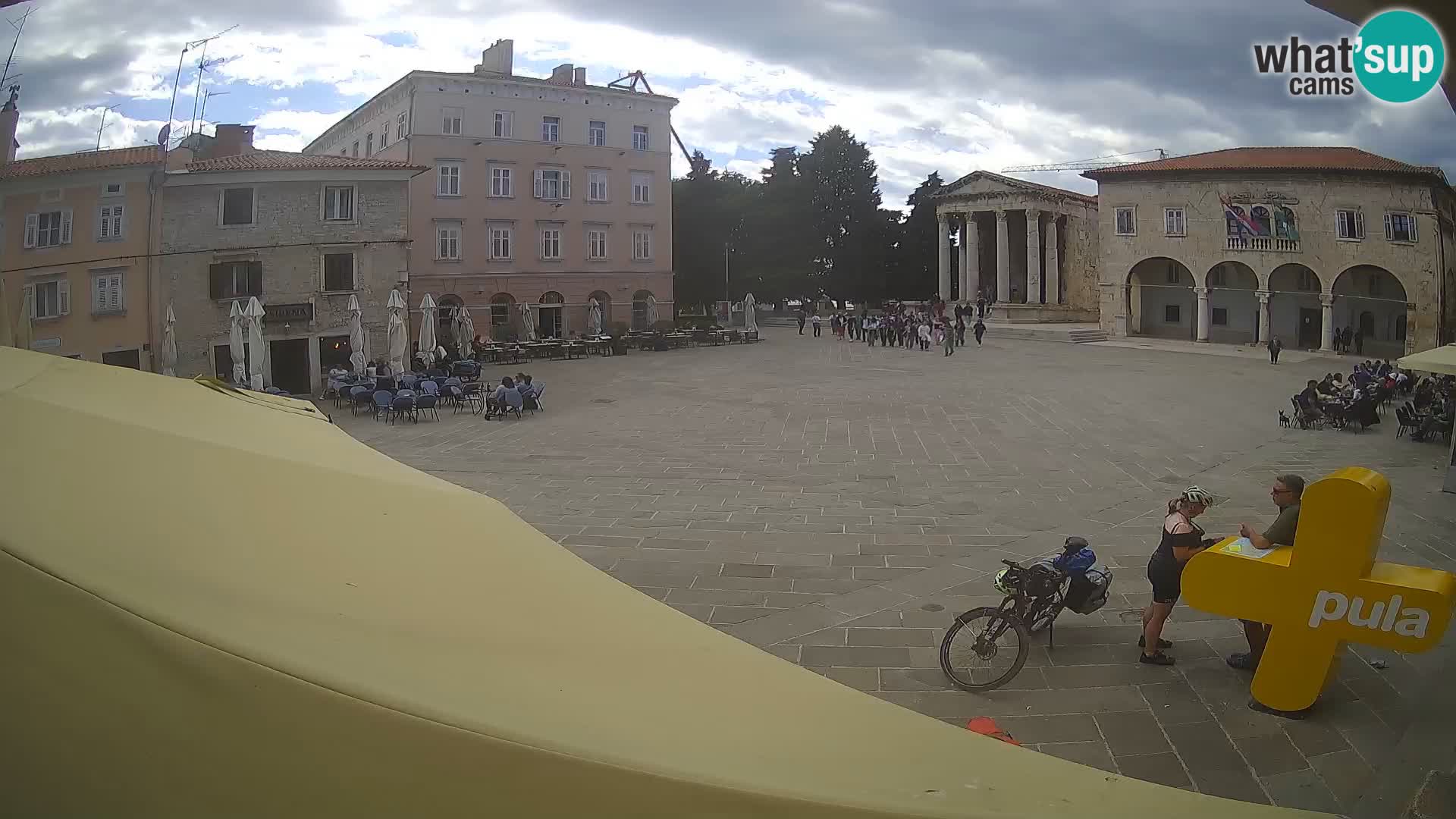 Pula – Live view of the Forum and the Tample of Augustus