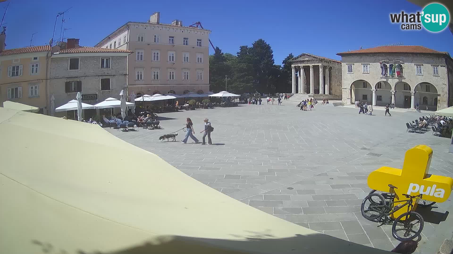 Pula – Live view of the Forum and the Tample of Augustus