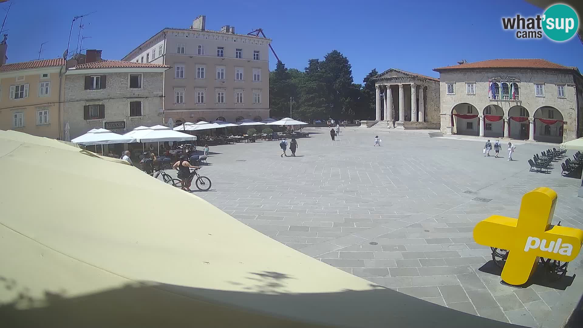 Pula – Live view of the Forum and the Tample of Augustus