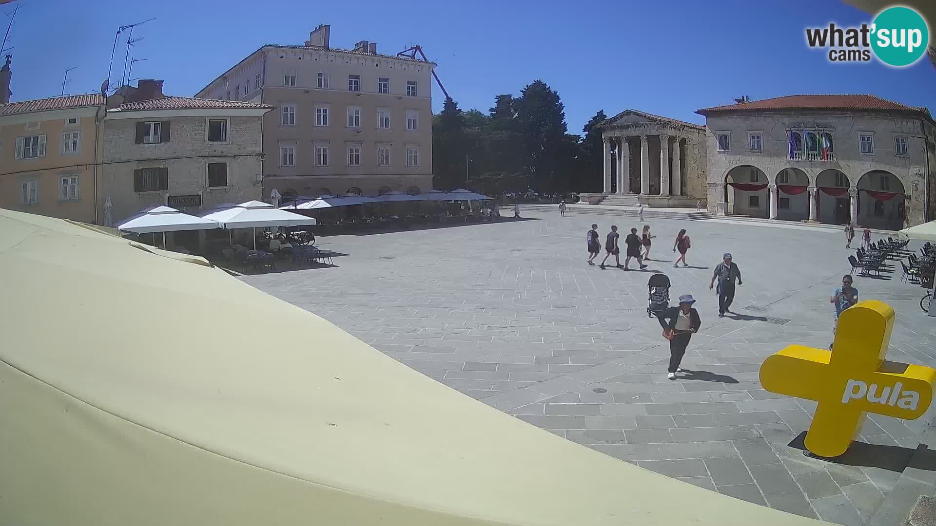 Pula – Live view of the Forum and the Tample of Augustus