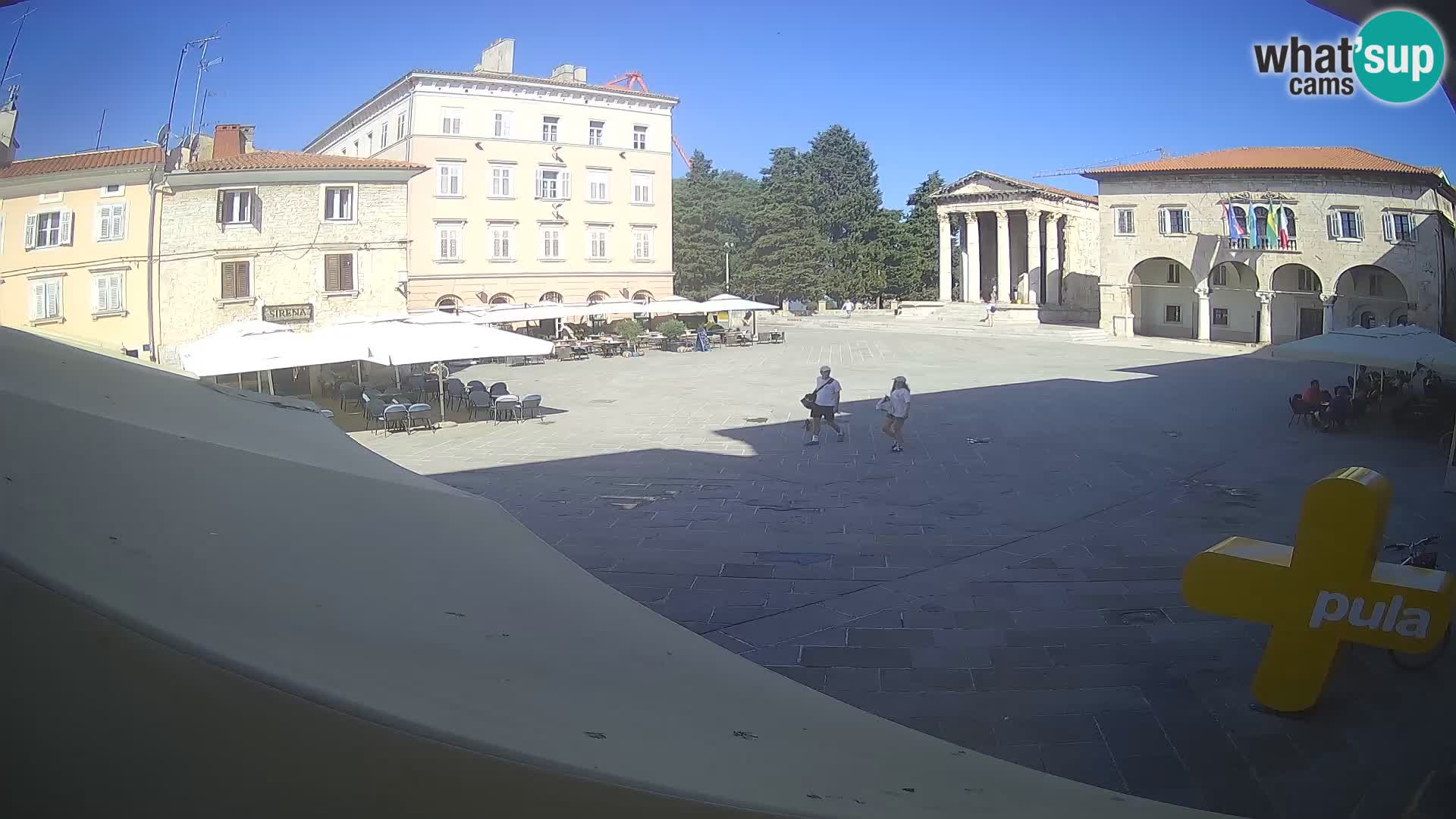 Pula – Live view of the Forum and the Tample of Augustus