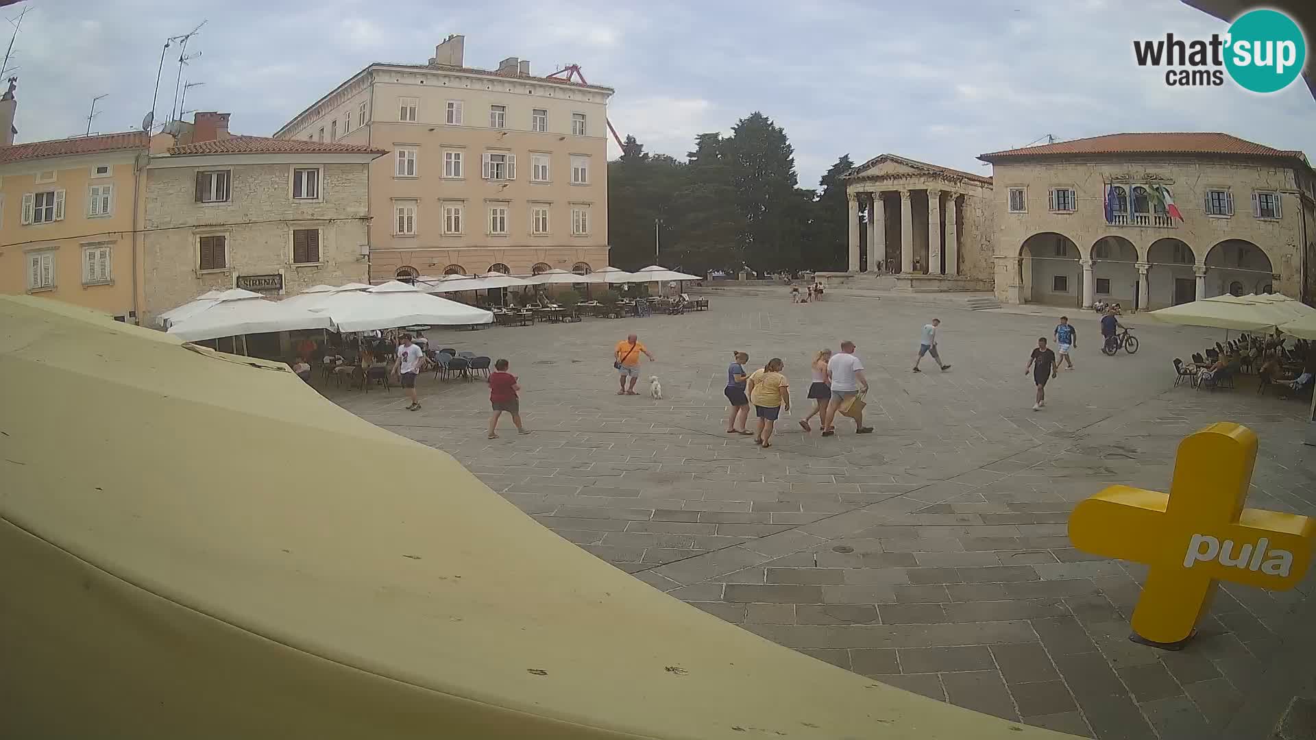 Pula – Live view of the Forum and the Tample of Augustus