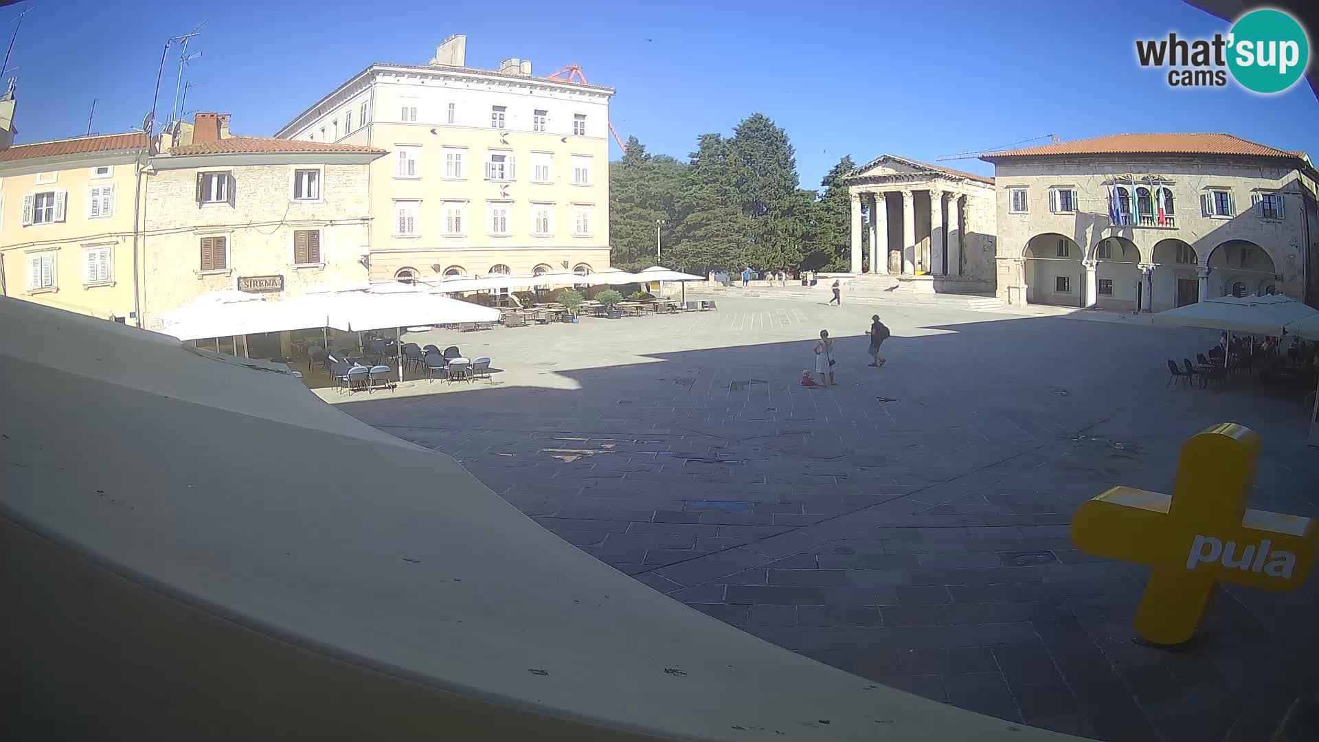 Pula – Live view of the Forum and the Tample of Augustus