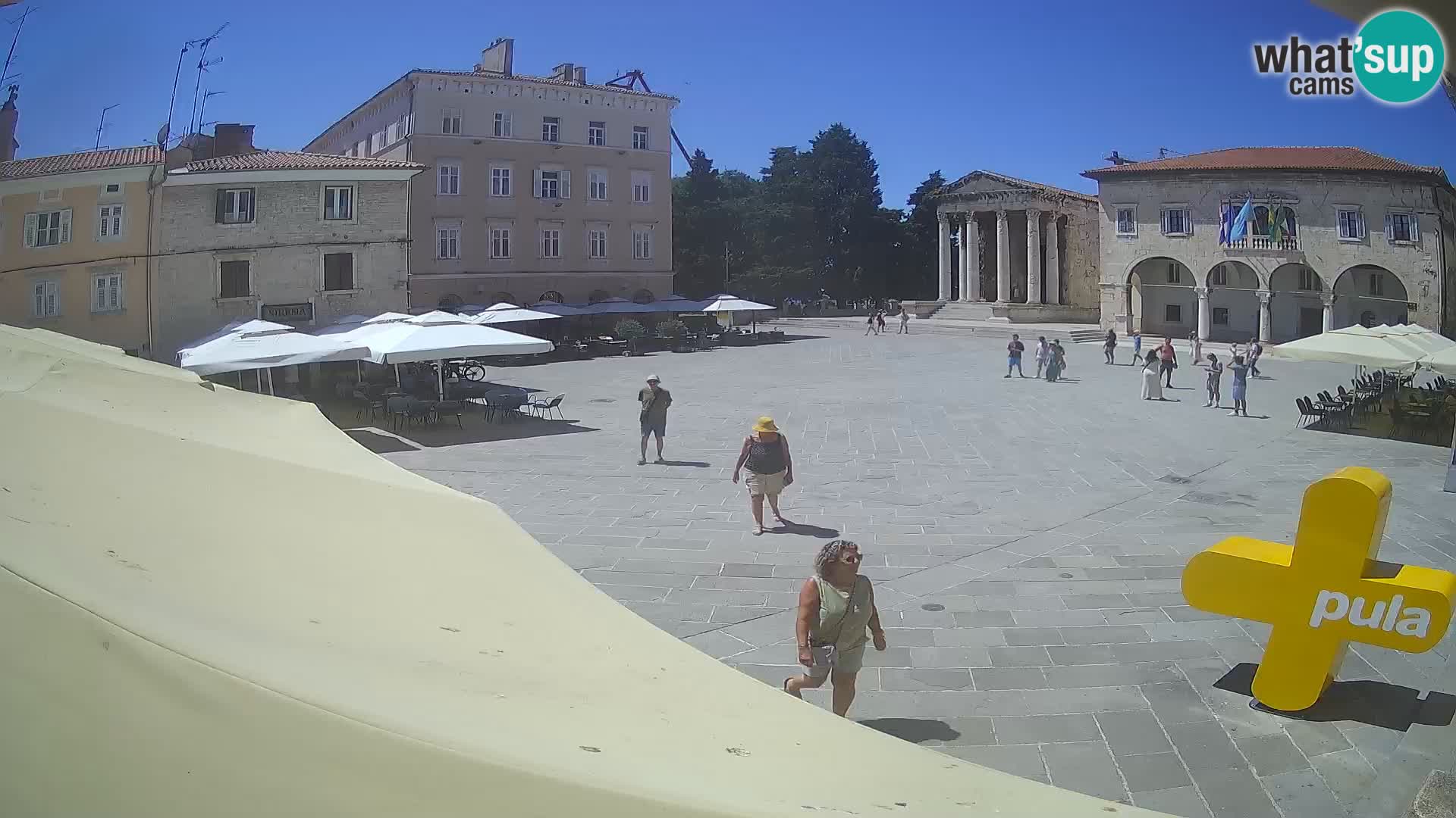Pula – Live view of the Forum and the Tample of Augustus