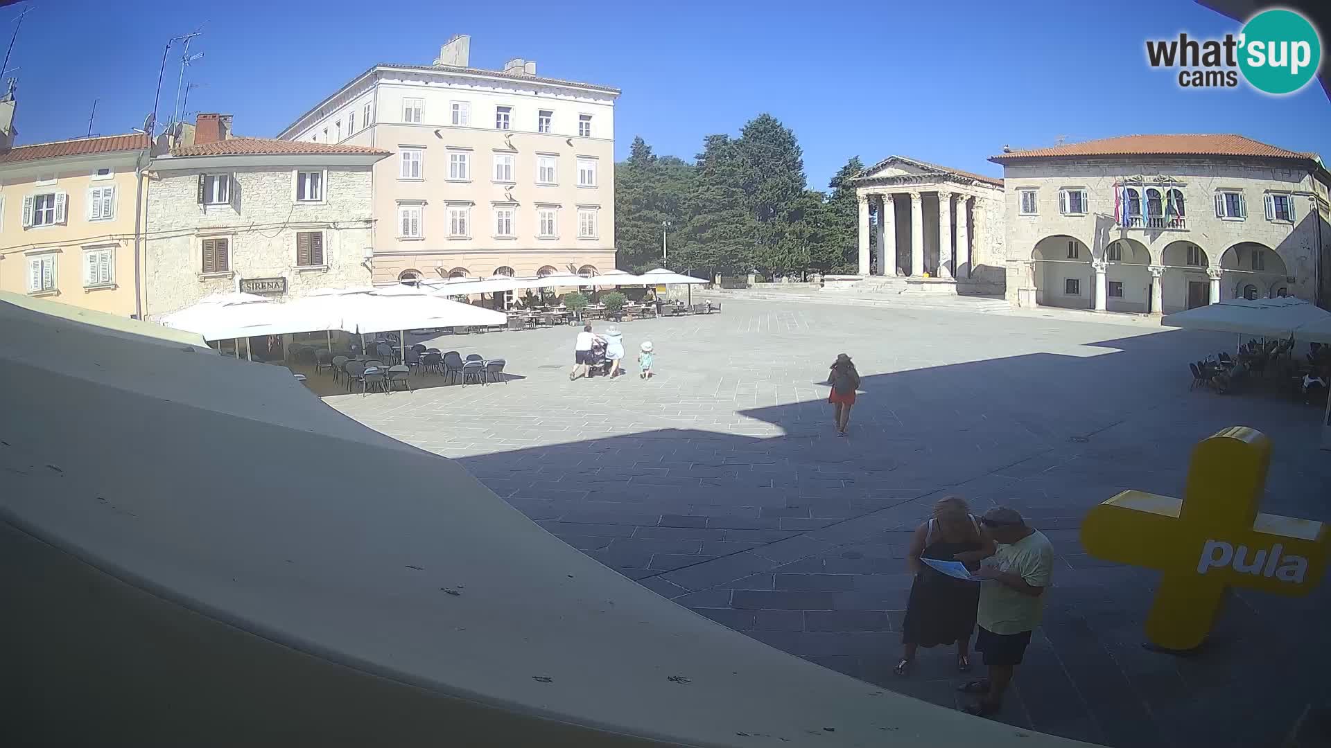 Pula – Live view of the Forum and the Tample of Augustus