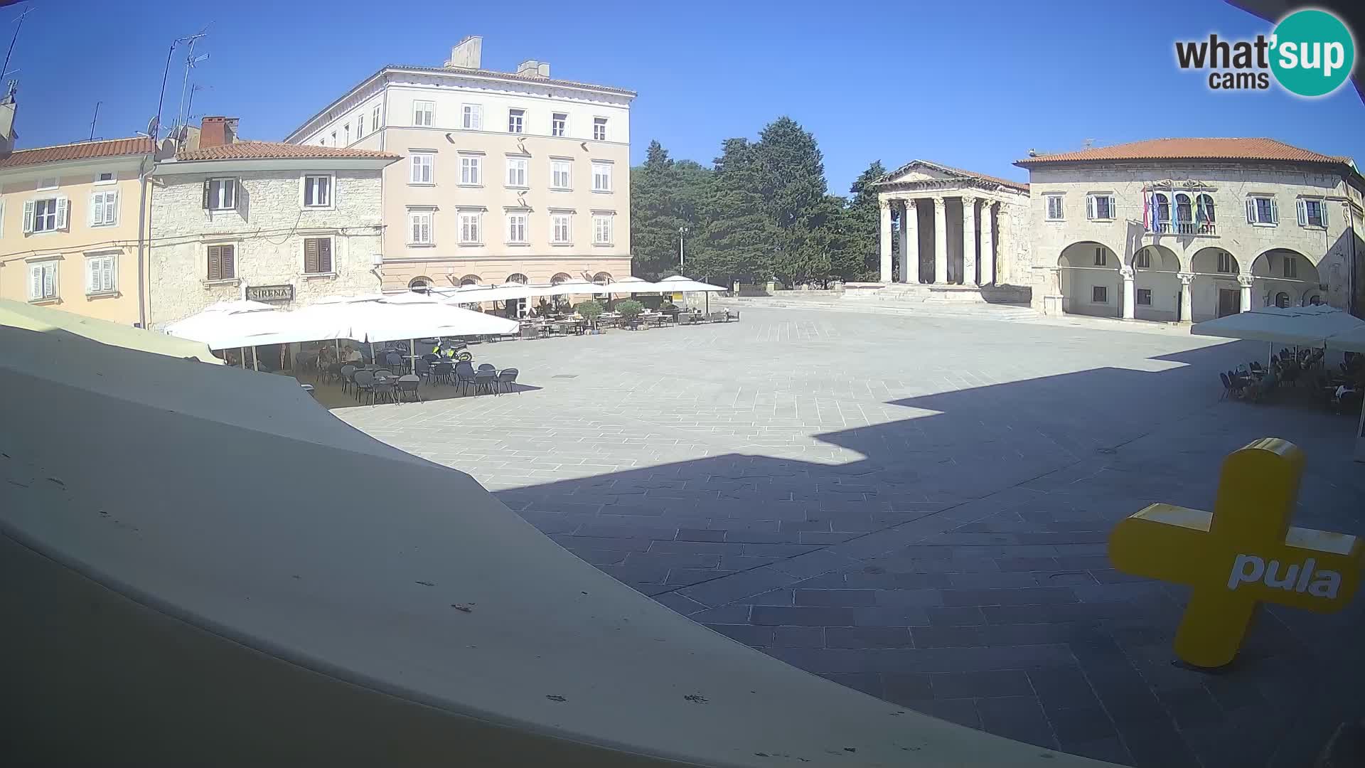 Pula – Live view of the Forum and the Tample of Augustus