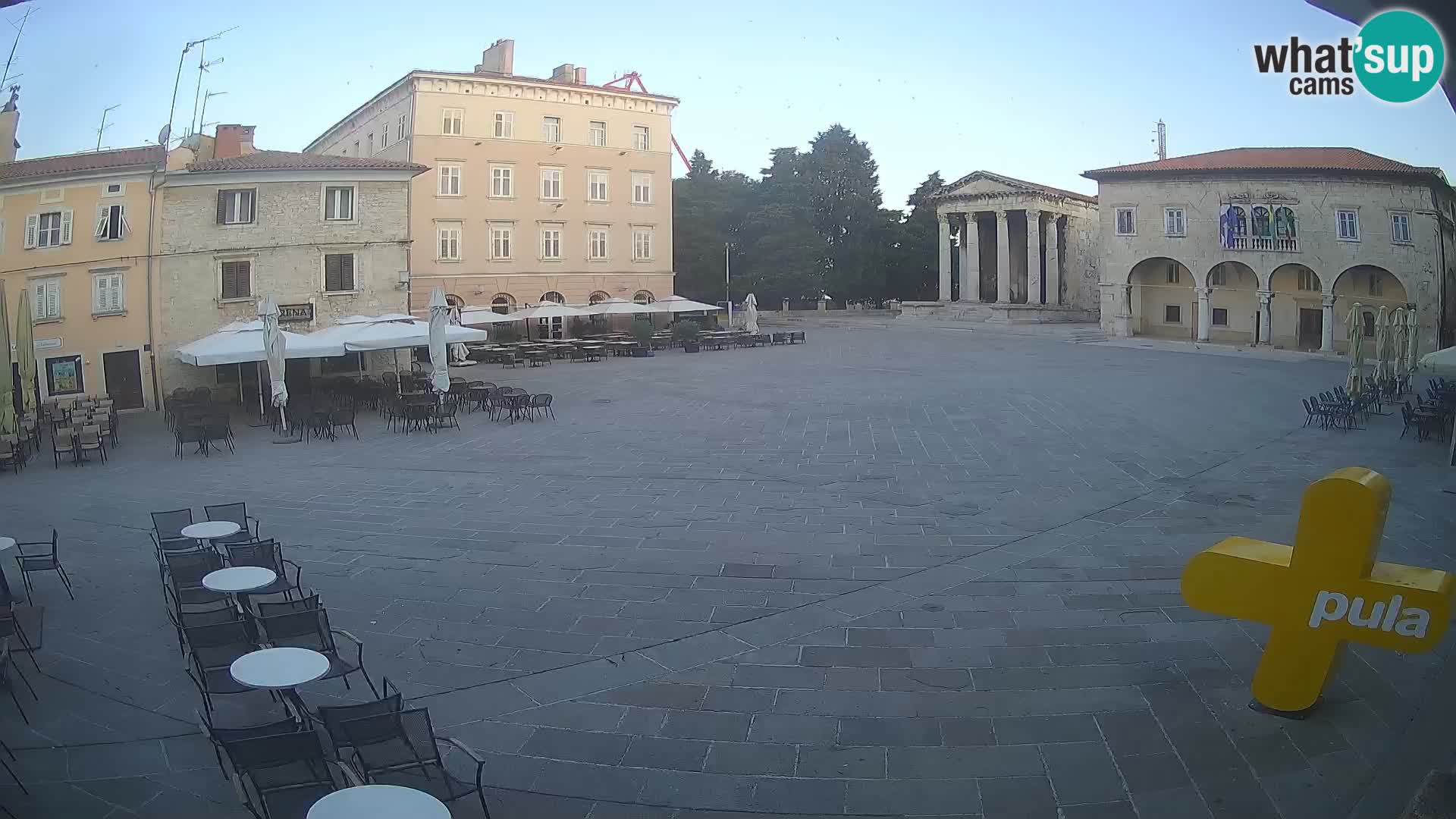 Pula – Live view of the Forum and the Tample of Augustus