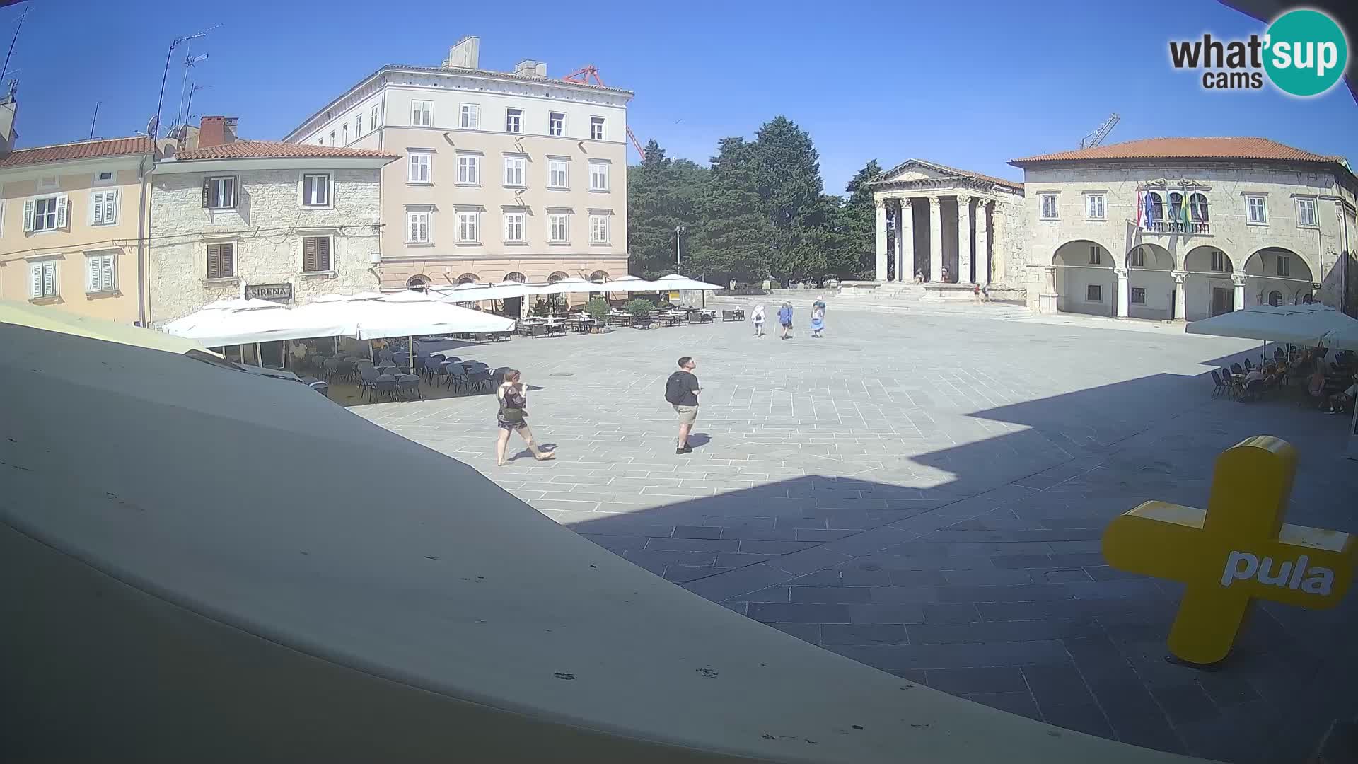 Pula – Live view of the Forum and the Tample of Augustus