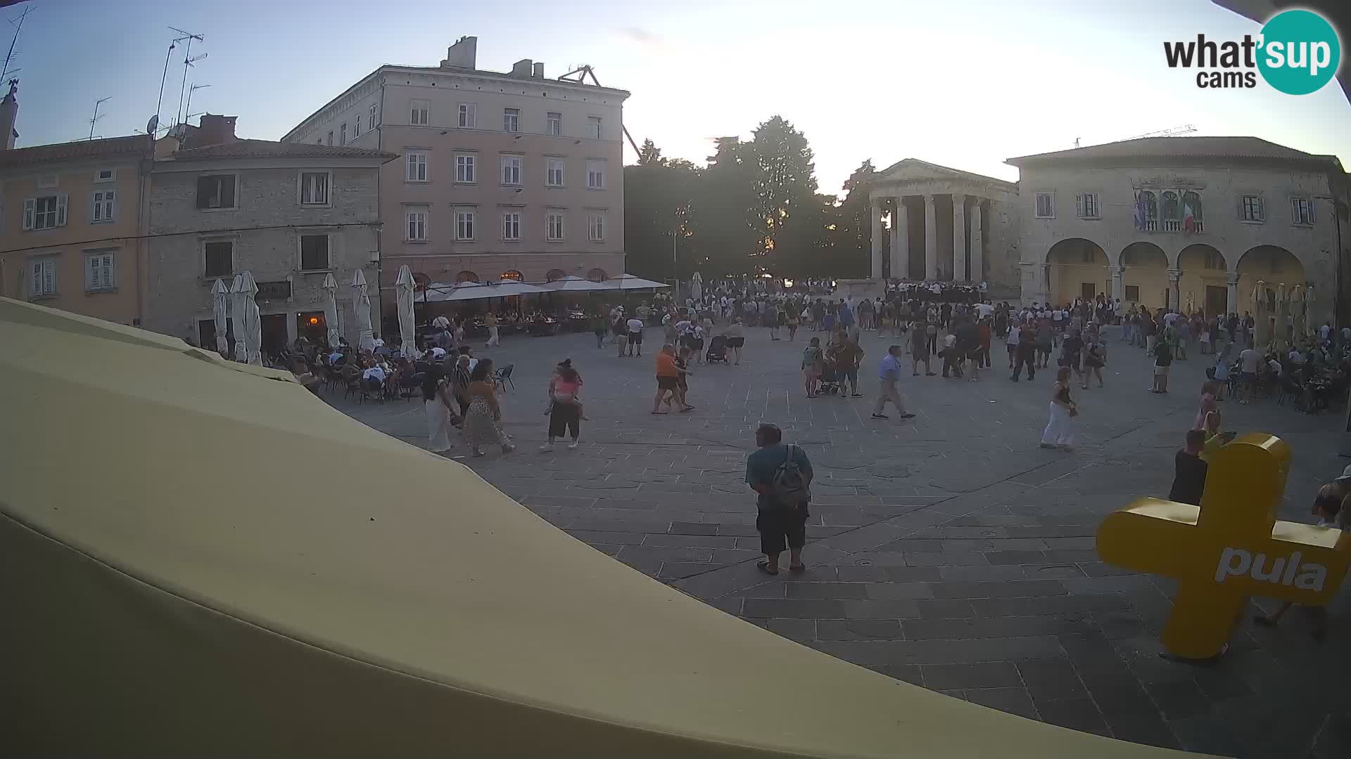 Pula – Live view of the Forum and the Tample of Augustus