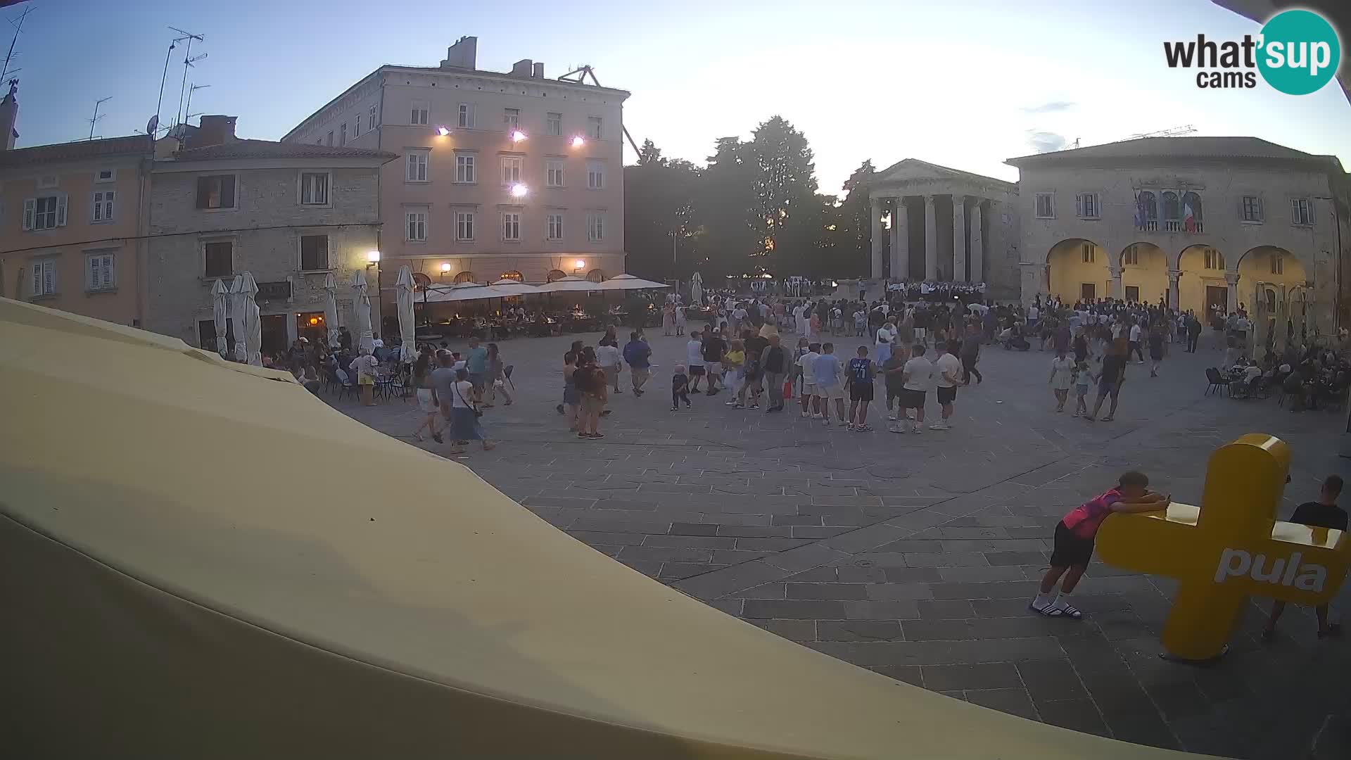 Pula – Live view of the Forum and the Tample of Augustus