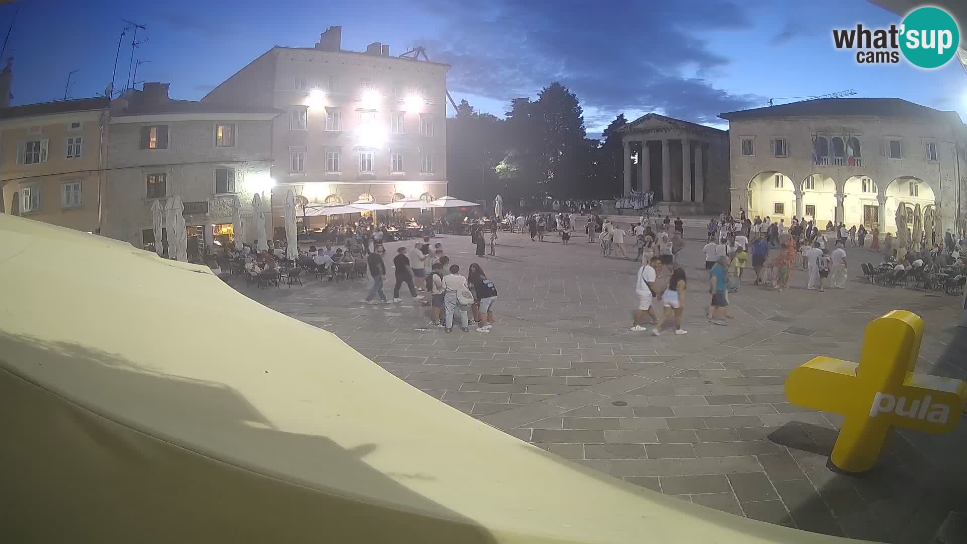 Pula – Live view of the Forum and the Tample of Augustus