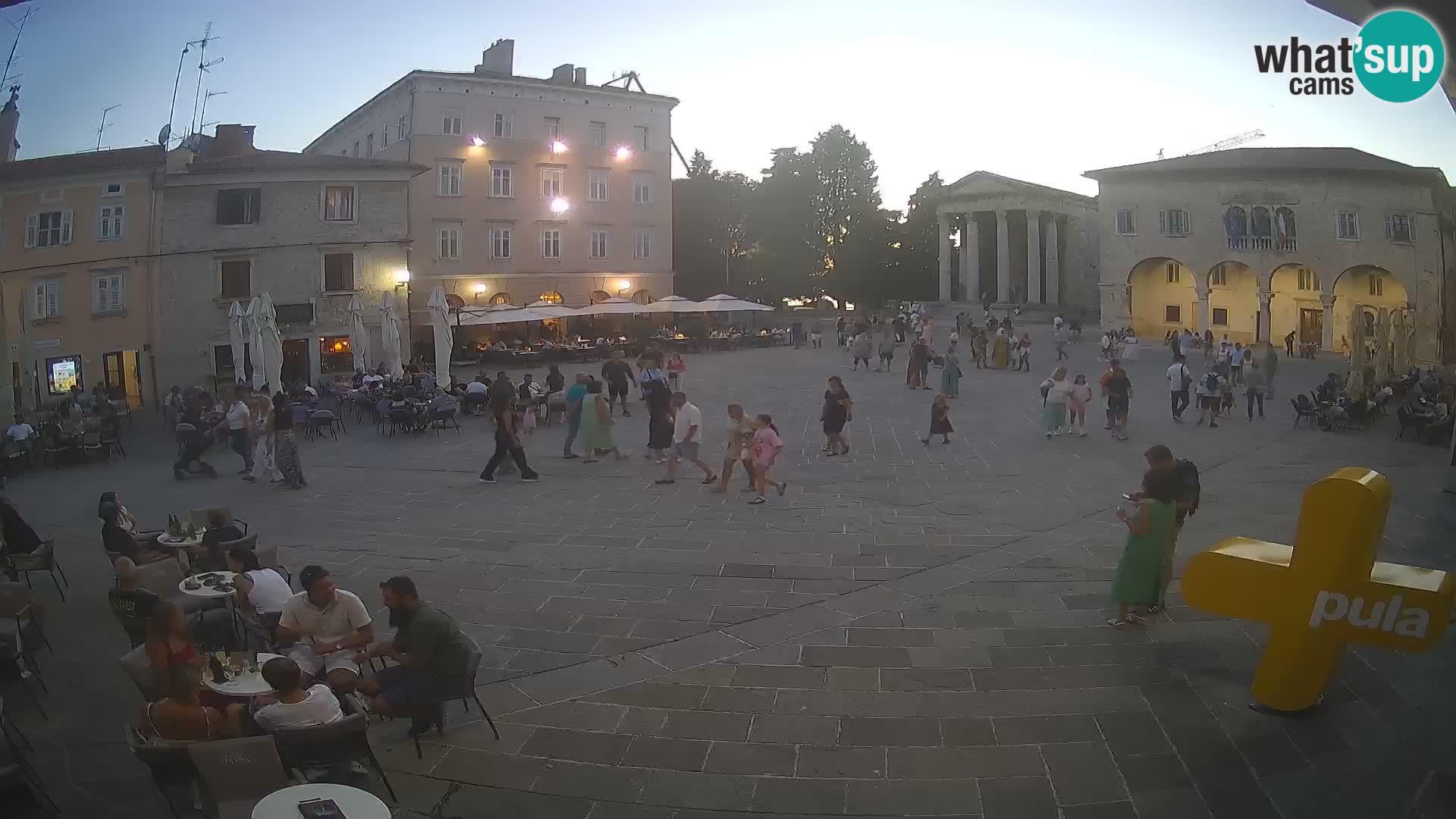 Pula – Live view of the Forum and the Tample of Augustus