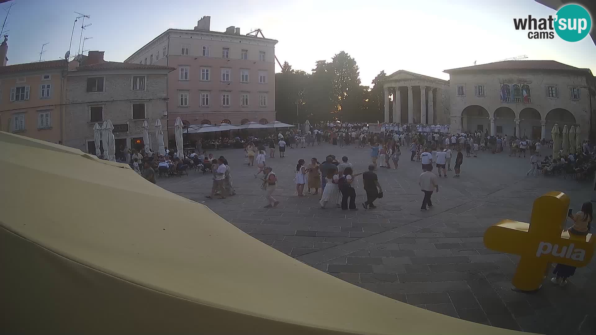 Pula – Live view of the Forum and the Tample of Augustus