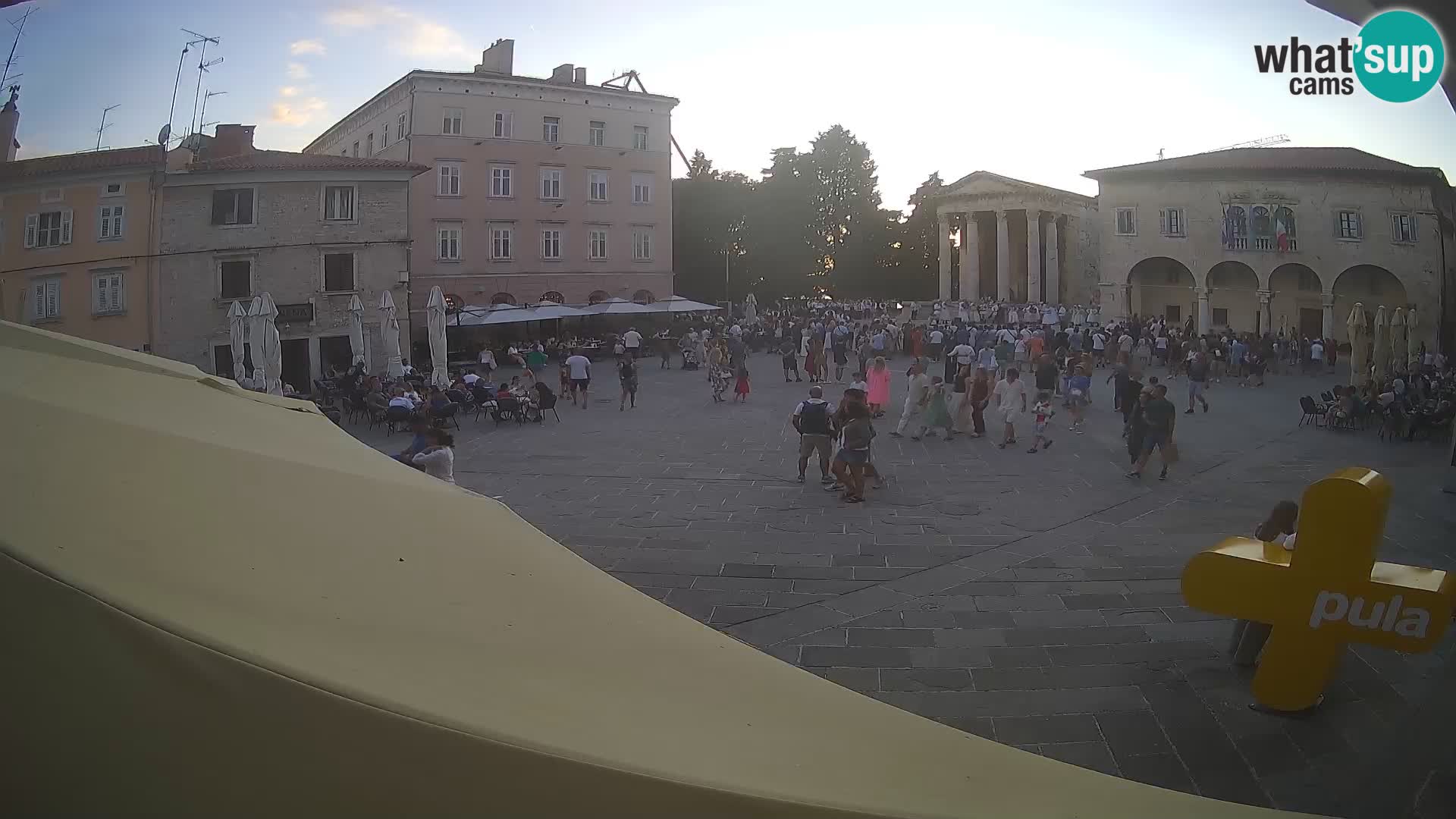 Pula – Live view of the Forum and the Tample of Augustus