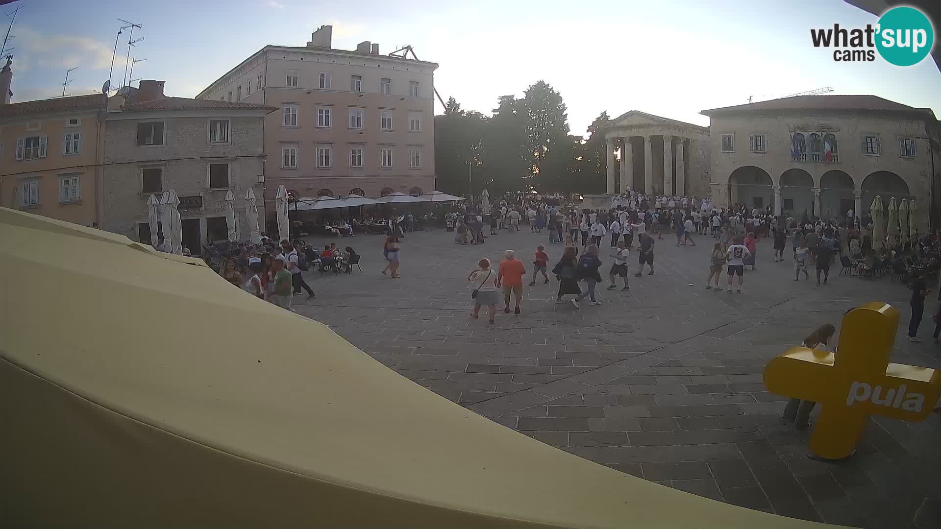 Pula – Live view of the Forum and the Tample of Augustus