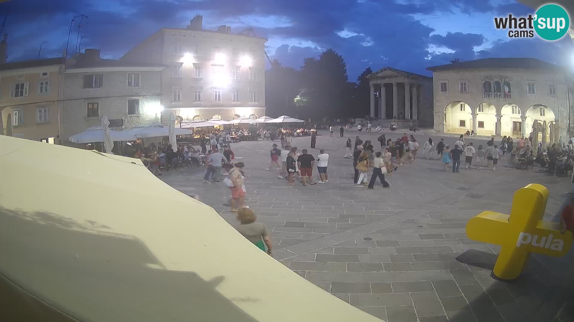 Pula – Live view of the Forum and the Tample of Augustus