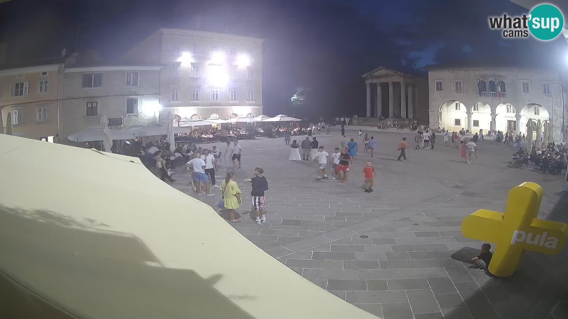 Pula – Live view of the Forum and the Tample of Augustus
