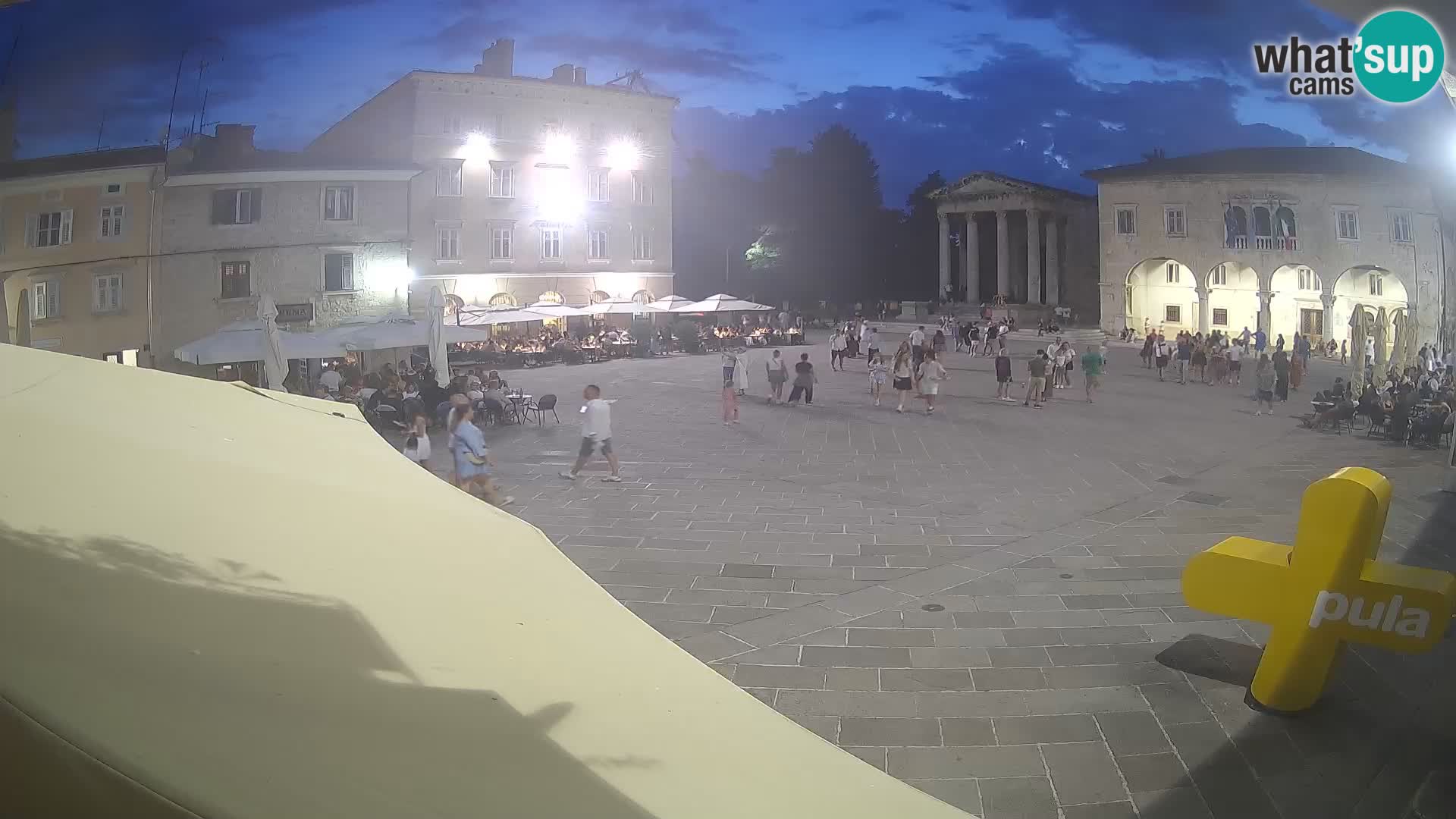 Pula – Live view of the Forum and the Tample of Augustus