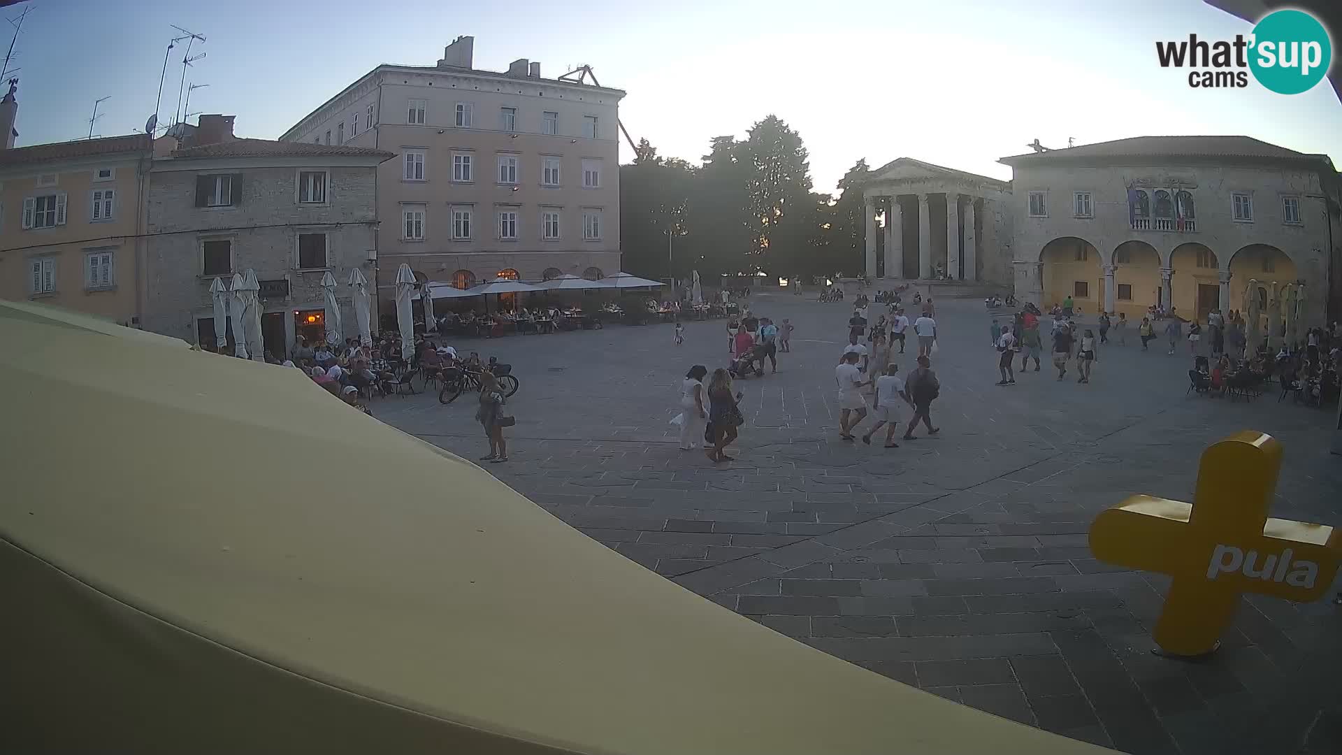 Pula – Live view of the Forum and the Tample of Augustus