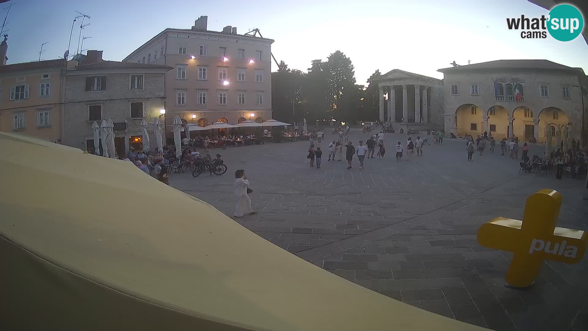 Pula – Live view of the Forum and the Tample of Augustus