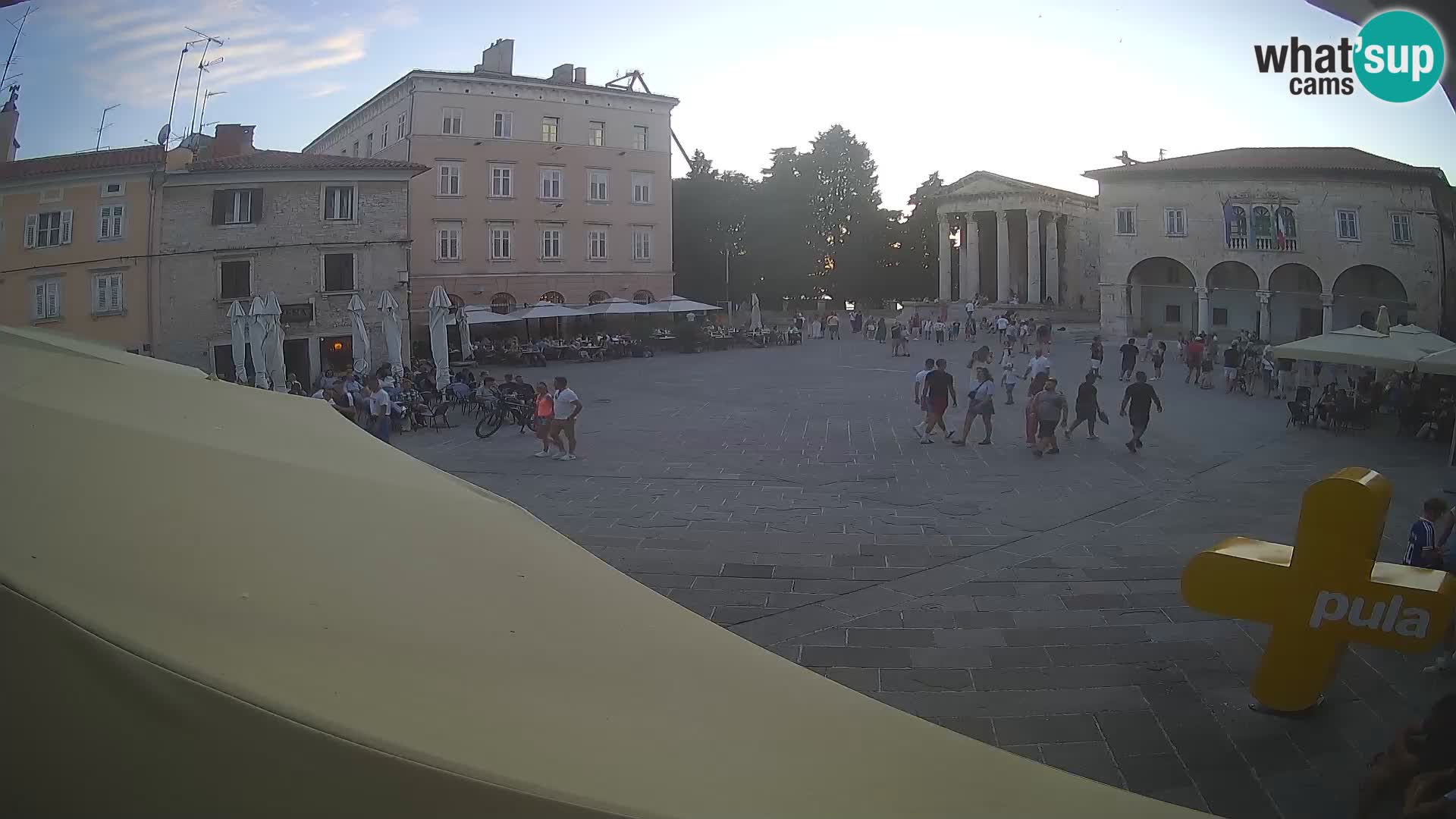 Pula – Live view of the Forum and the Tample of Augustus