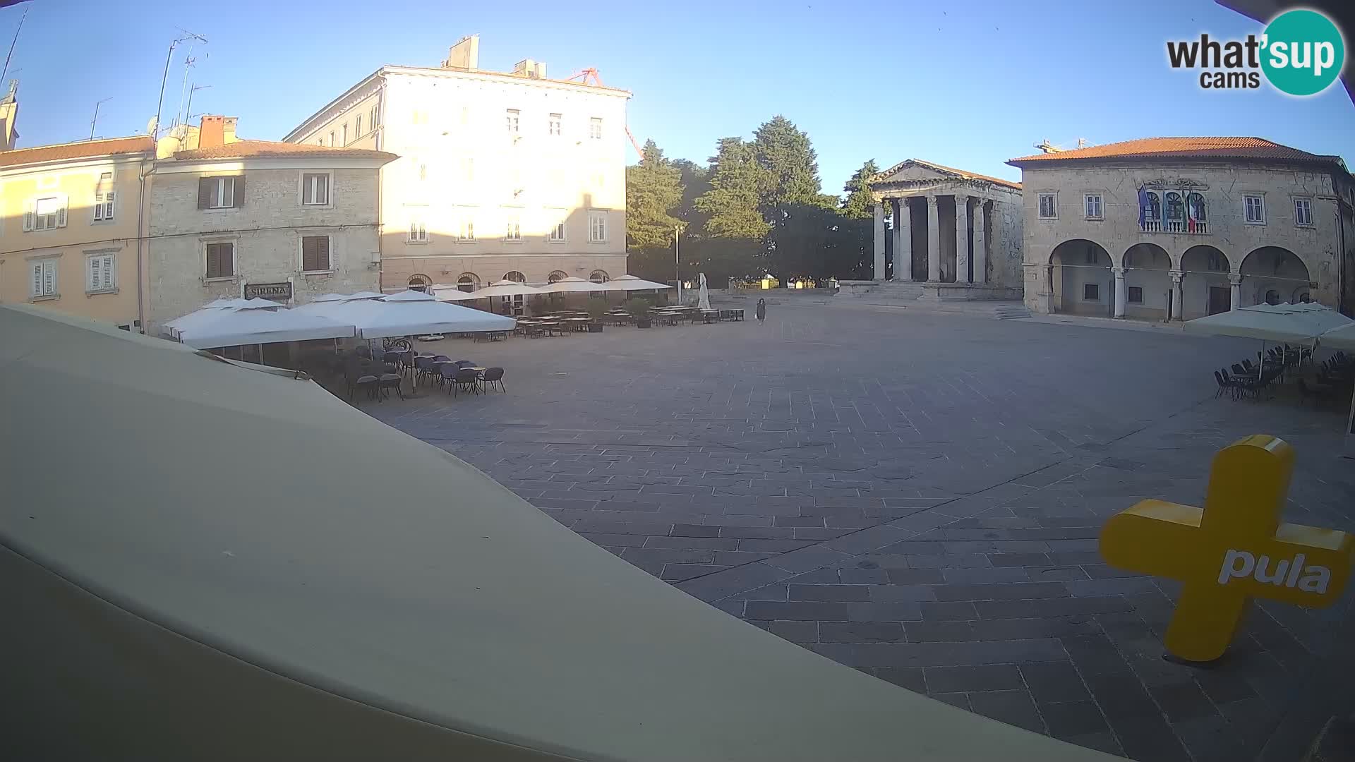Pula – Live view of the Forum and the Tample of Augustus