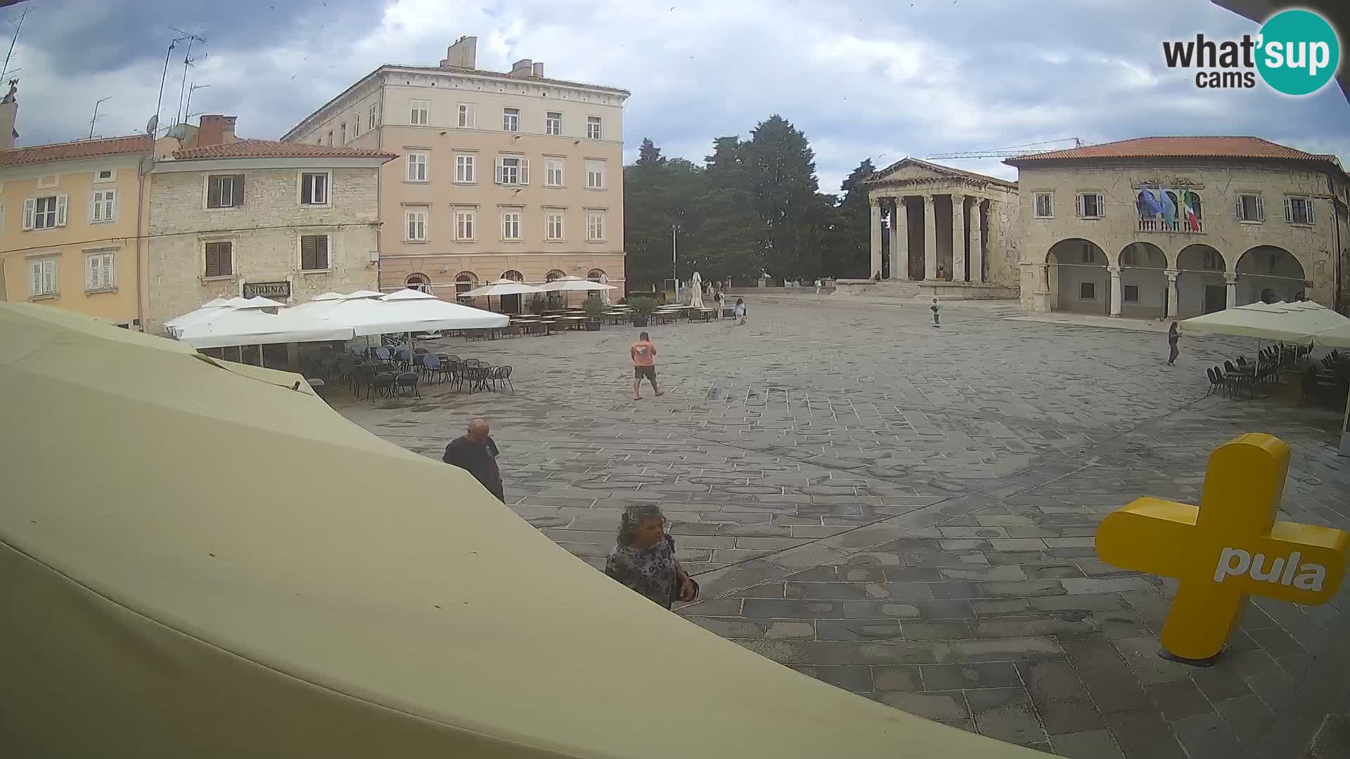Pula – Live view of the Forum and the Tample of Augustus
