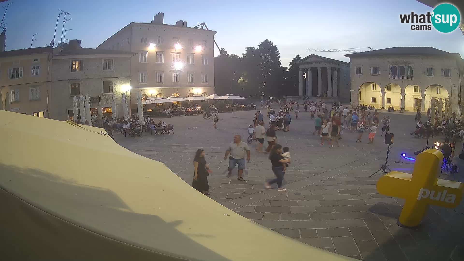Pula – Live view of the Forum and the Tample of Augustus