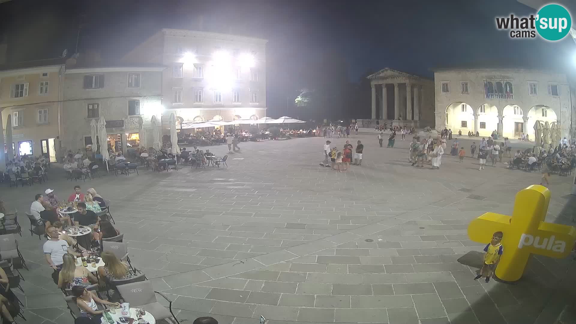 Pula – Live view of the Forum and the Tample of Augustus