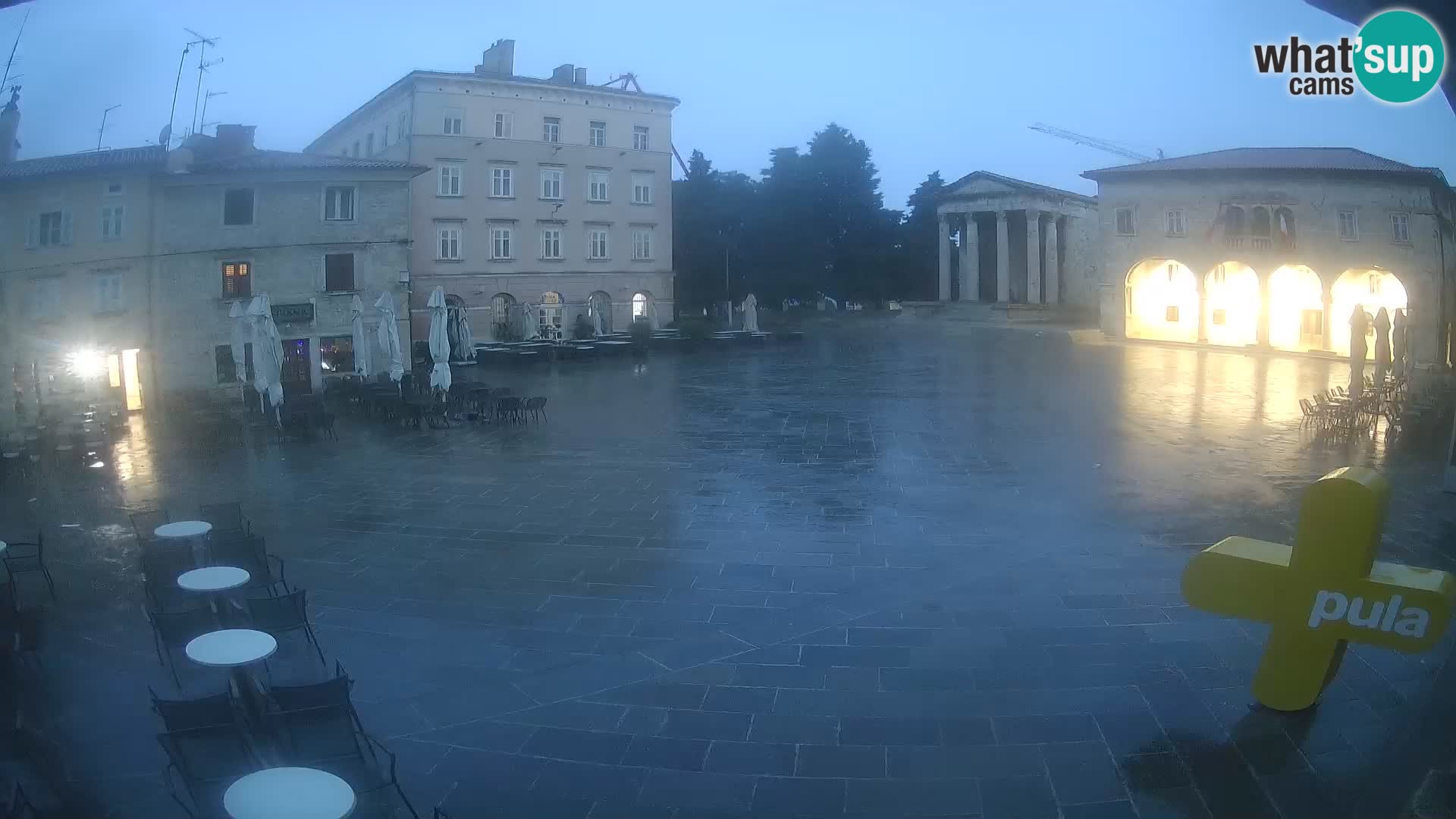 Pula – Live view of the Forum and the Tample of Augustus