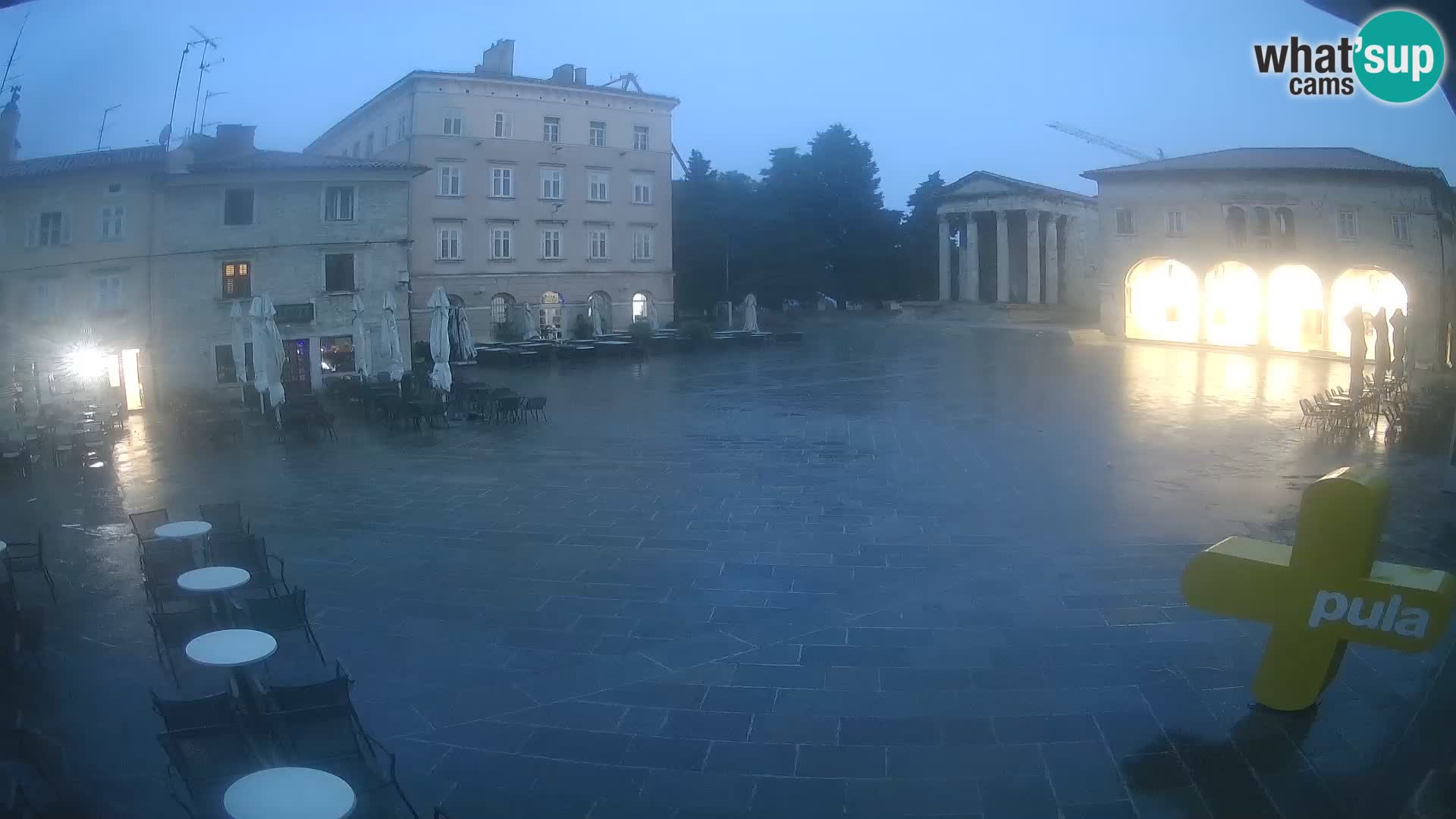 Pula – Live view of the Forum and the Tample of Augustus