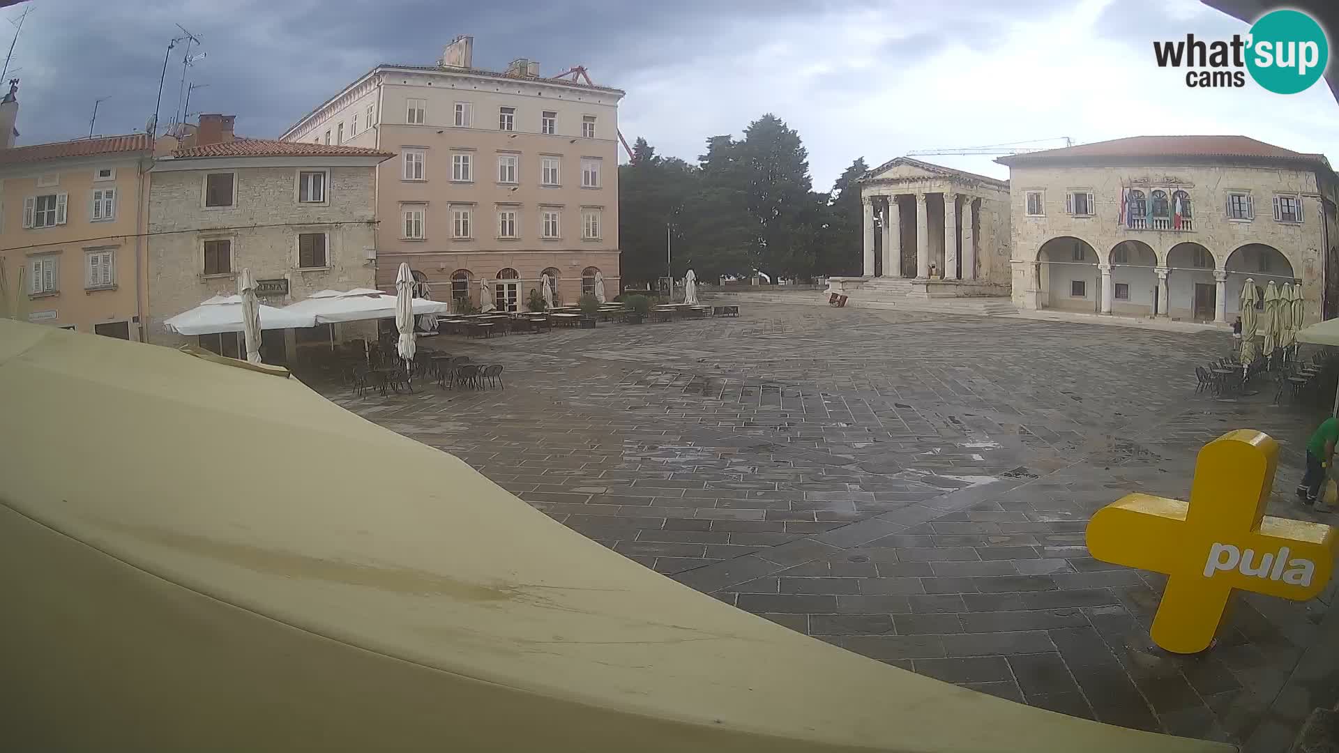 Pula – Live view of the Forum and the Tample of Augustus