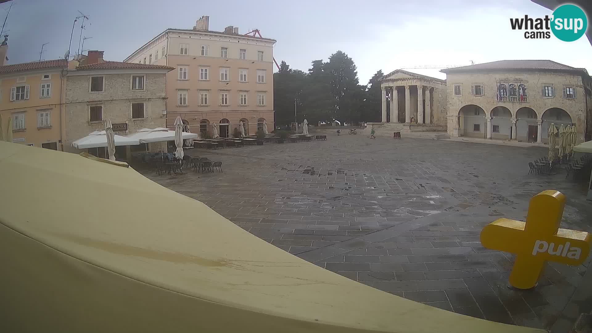 Pula – Live view of the Forum and the Tample of Augustus