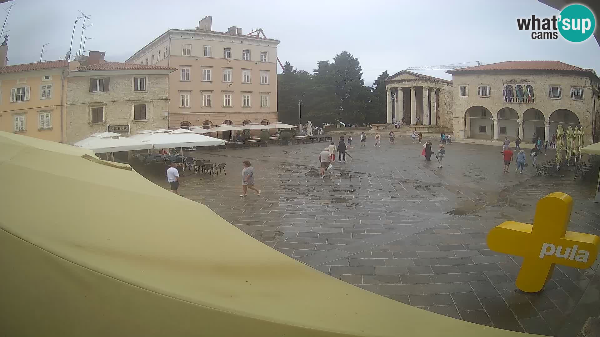 Pula – Live view of the Forum and the Tample of Augustus