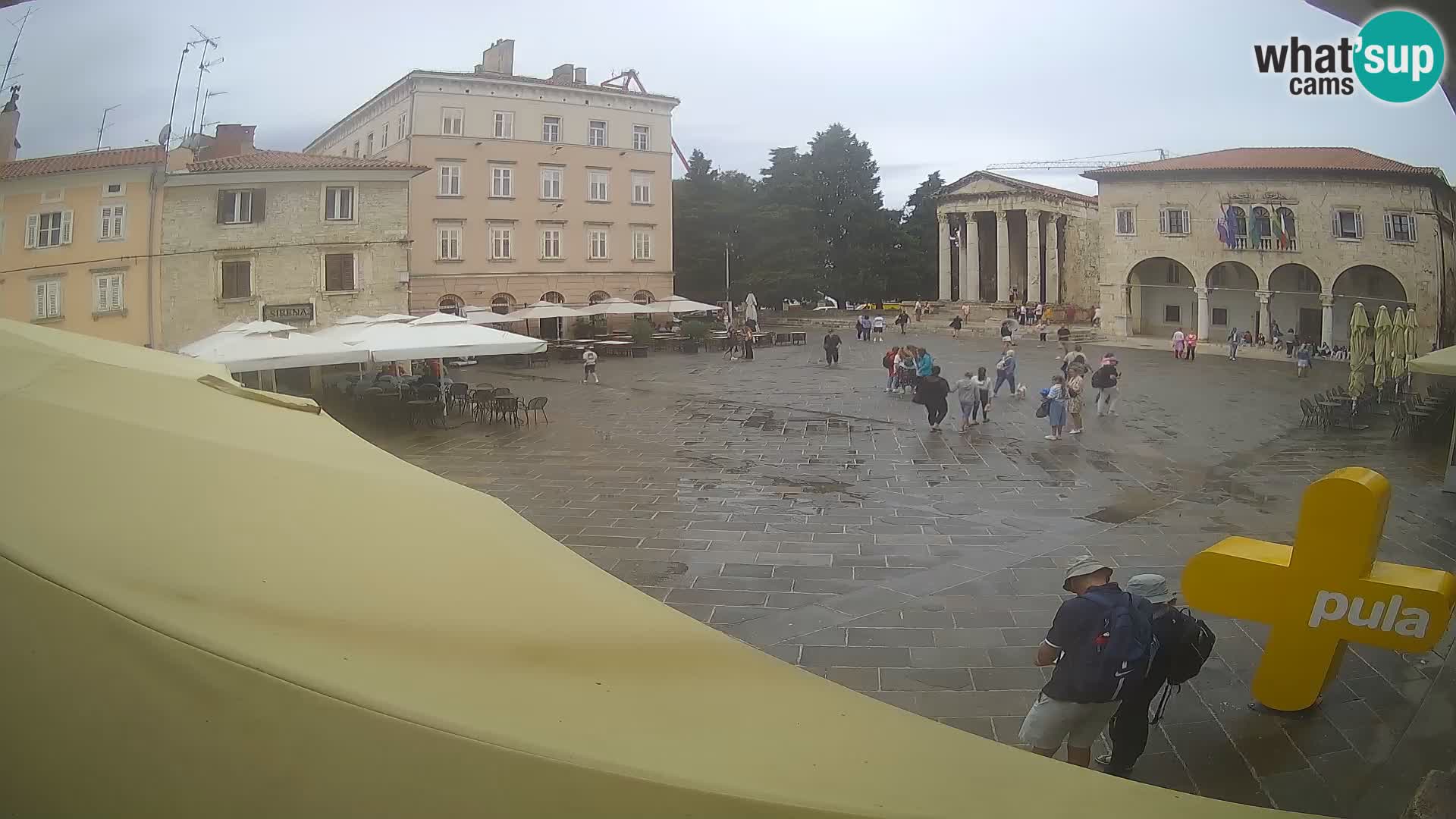 Pula – Live view of the Forum and the Tample of Augustus