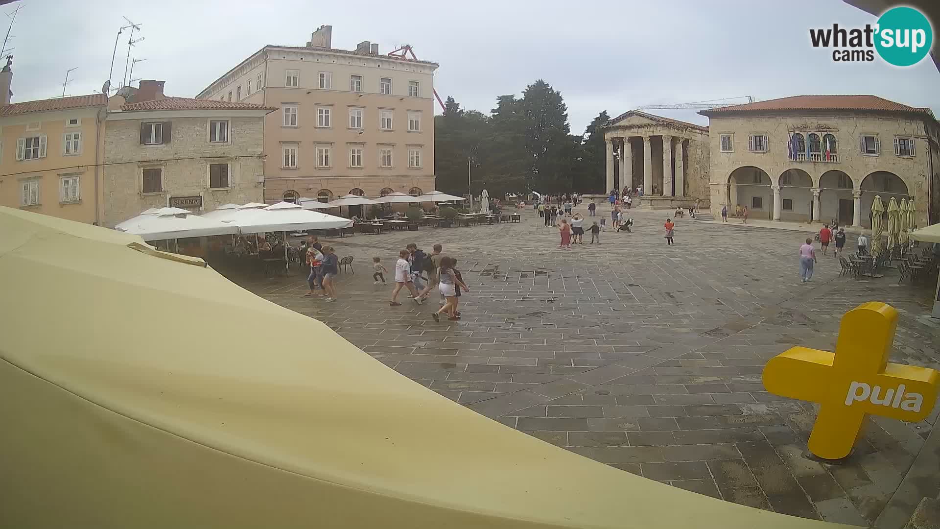 Pula – Live view of the Forum and the Tample of Augustus