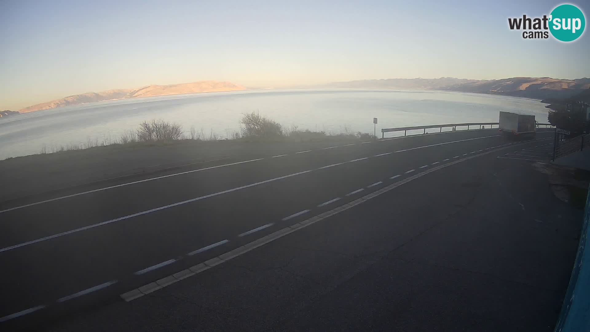 Webcam autopista adriática D8 cerca de SENJ – vista de la isla de KRK